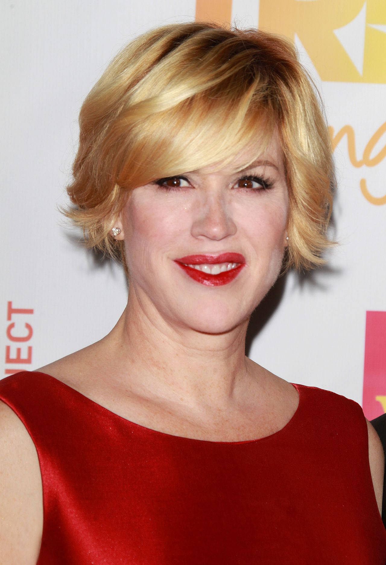 Molly Ringwald, funky hairstyle, short blonde hair, HD Phone Wallpaper