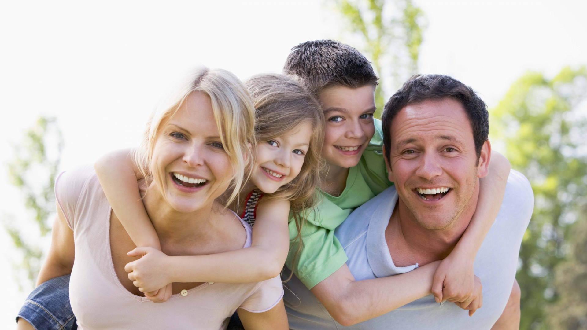 Mom And Dad, family of four, children riding on parents' shoulders, Full HD Desktop Wallpaper