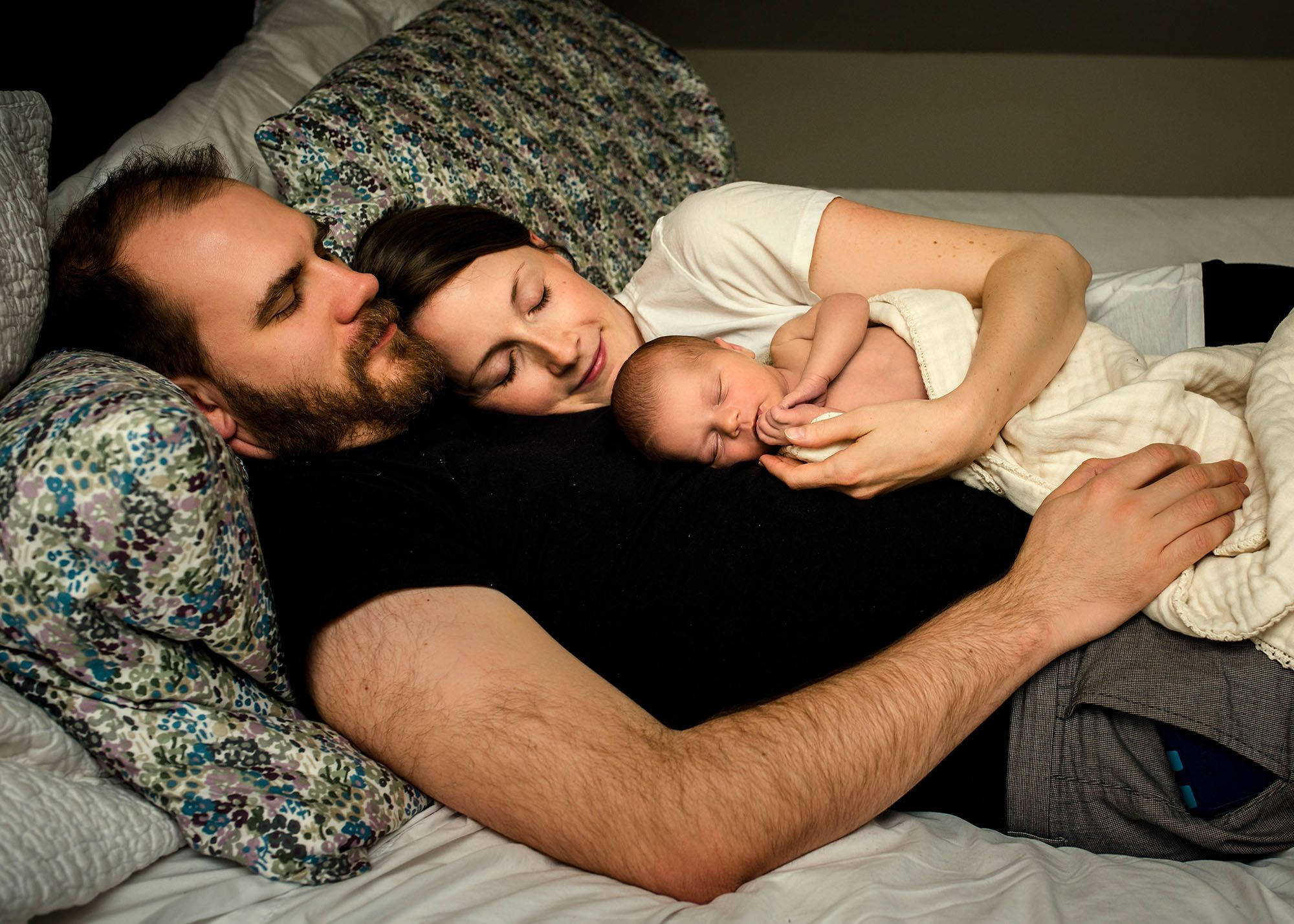 Mom And Dad, newborn, bed, Full HD Desktop Wallpaper