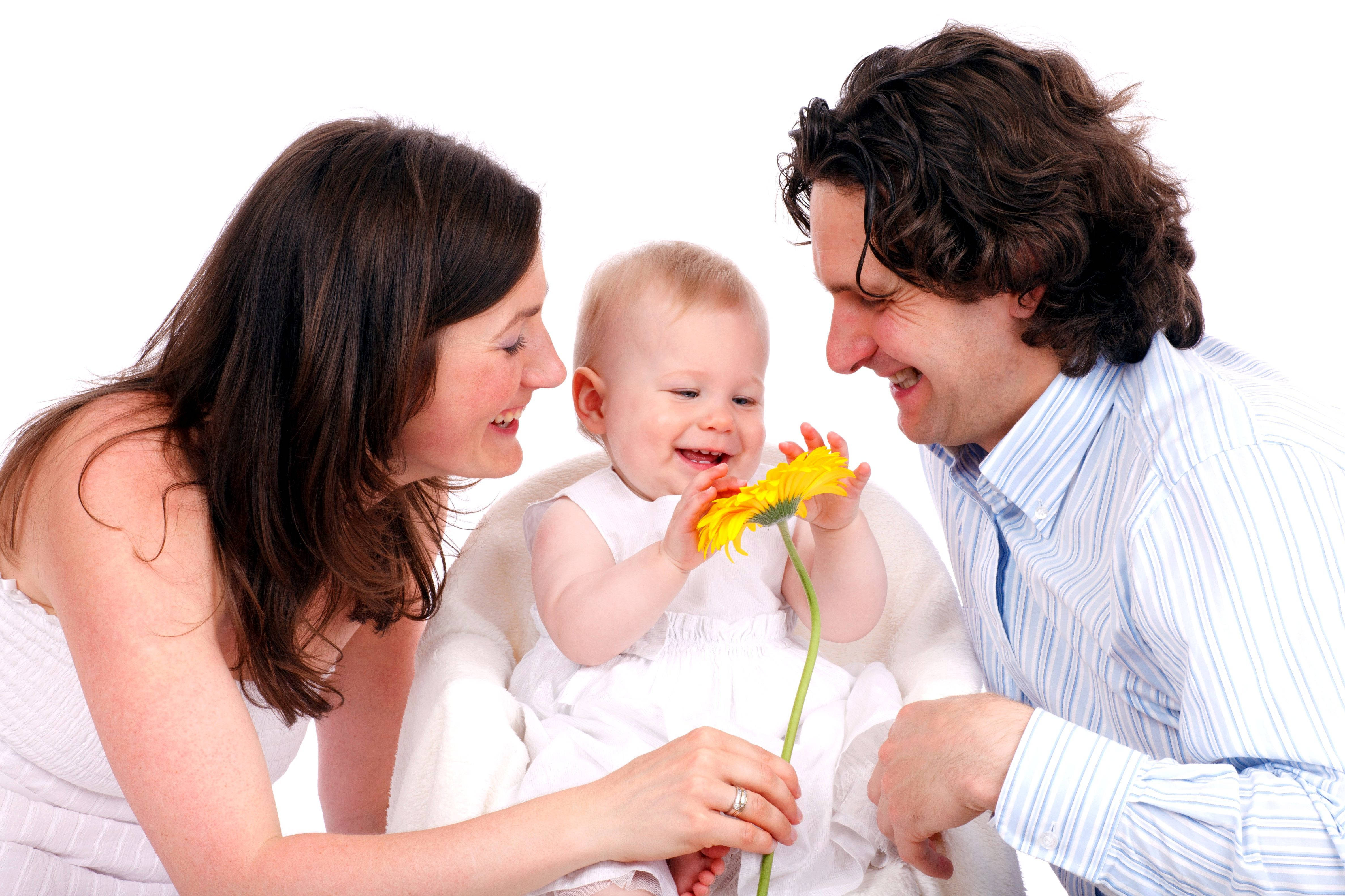 Mom And Dad, yellow flower, baby, 4K Desktop Wallpaper