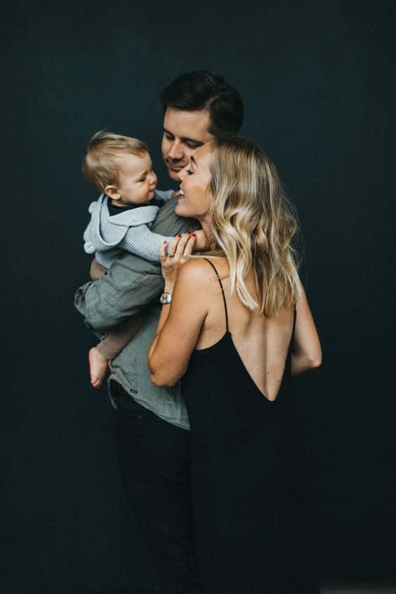 family portrait, smiling couple, baby, SD Phone Wallpaper