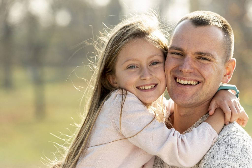 dad, daughter, golden sunlight, SD Desktop Wallpaper