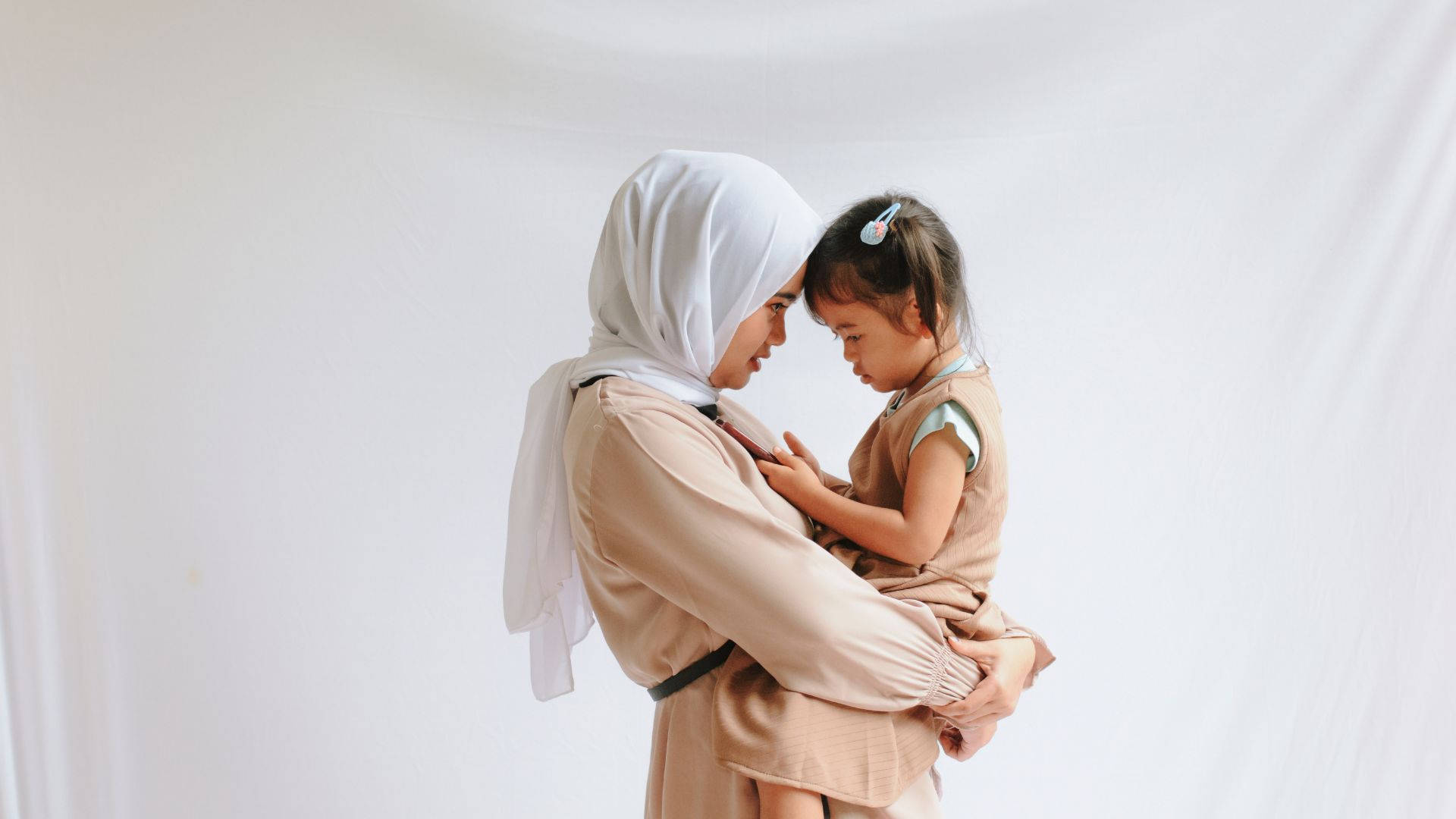 Muslim mother, white hijab, young daughter, Full HD Desktop Wallpaper