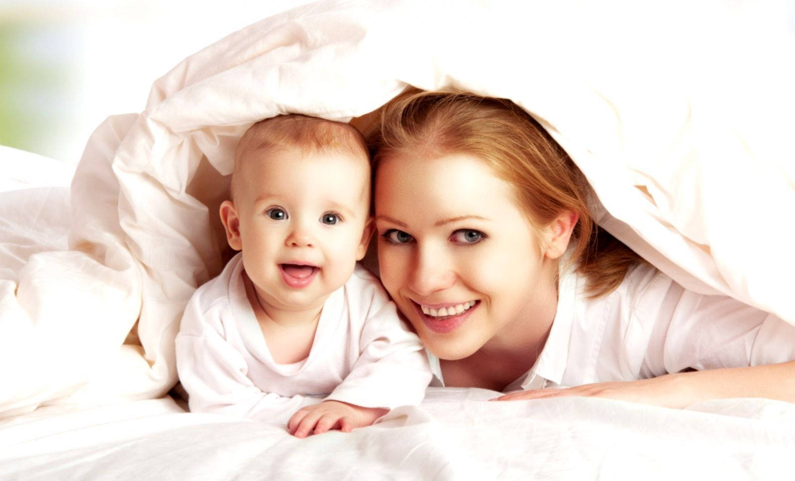 Mom, son, white blanket, HD Desktop Wallpaper