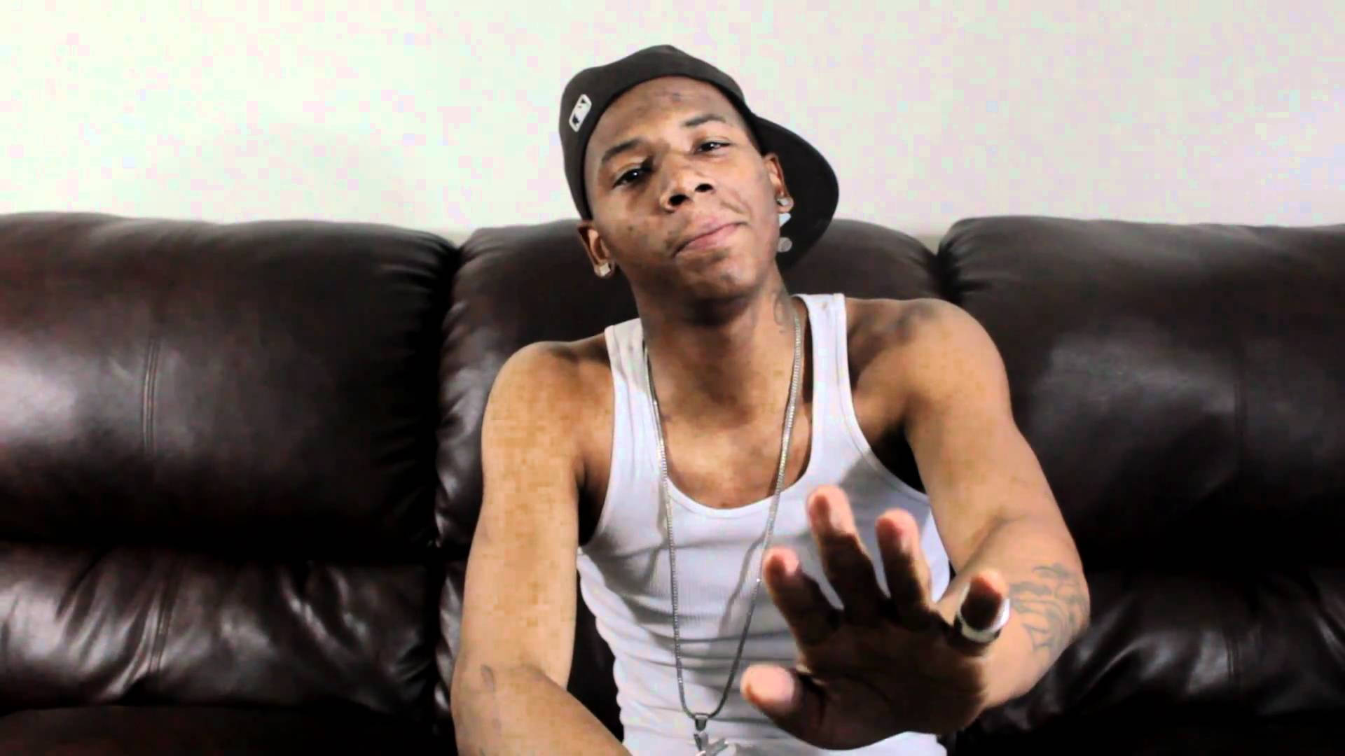 young moneybagg yo, white tank top, black cap, Full HD Desktop Wallpaper