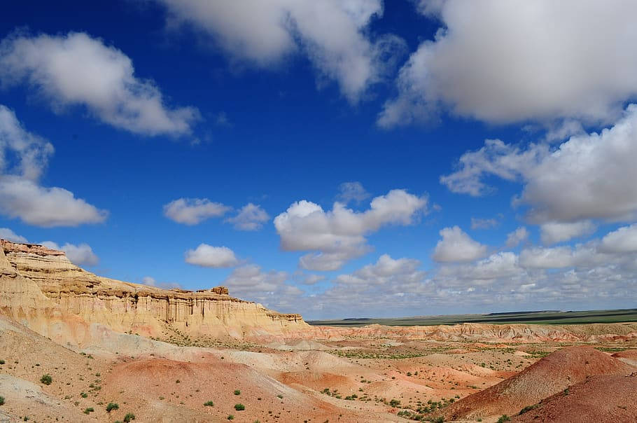 Mongolia, desert canyon, layered red ochre cliffs, SD Desktop Wallpaper