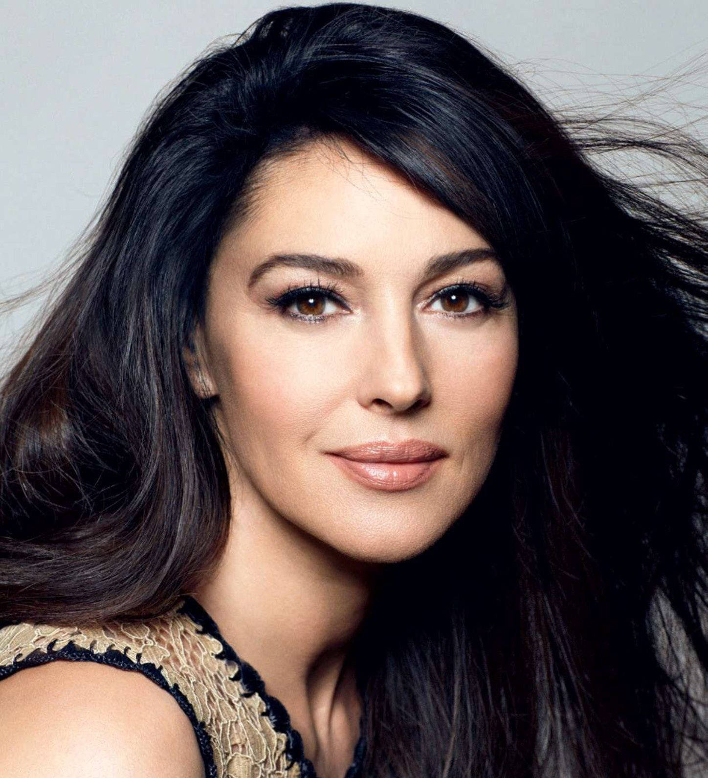 Monica Bellucci, dark flowing hair, gentle smile, HD Phone Wallpaper