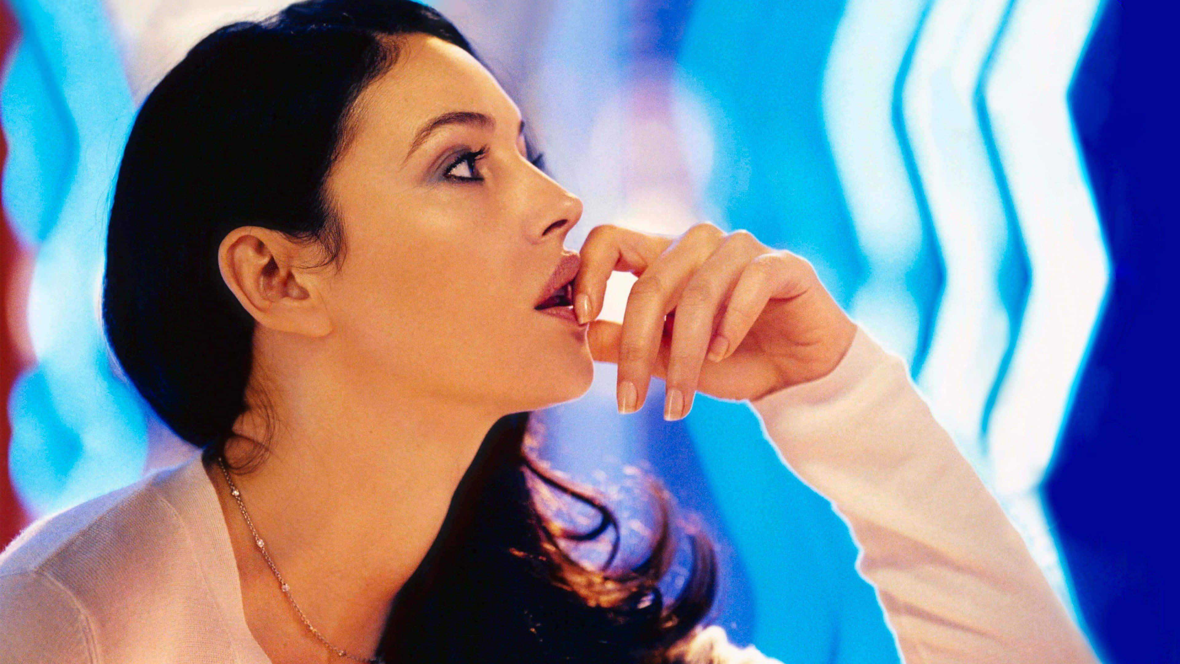 Monica Bellucci, dark hair, white top, 4K Desktop Wallpaper