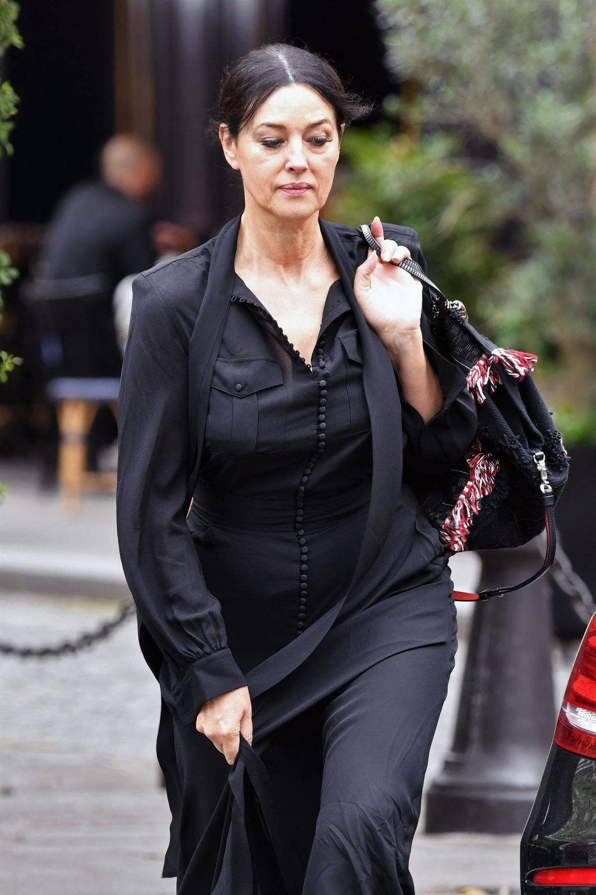 Monica Bellucci, black outfit, city street, HD Phone Wallpaper