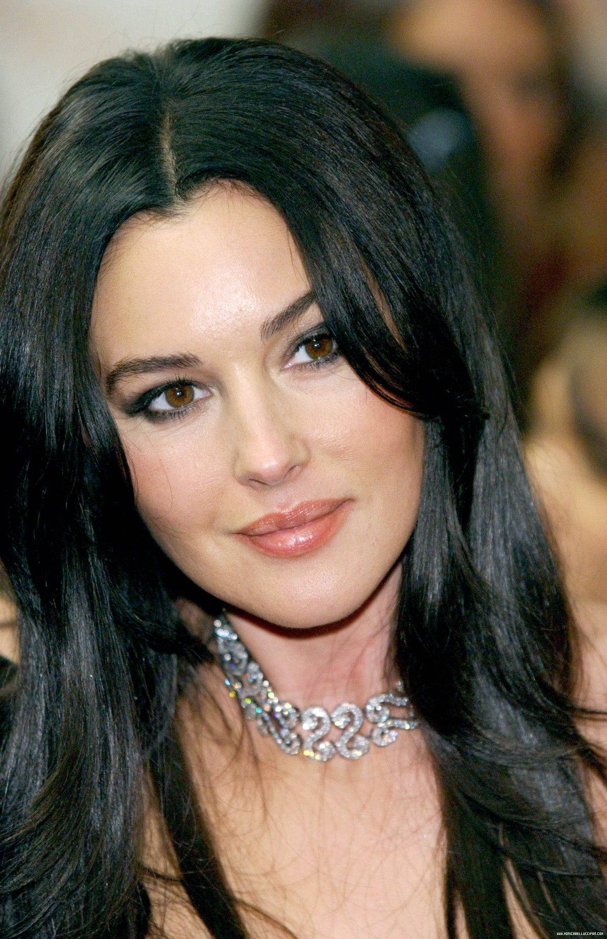 Monica Bellucci, long dark hair, sparkling diamond choker necklace, HD Phone Wallpaper