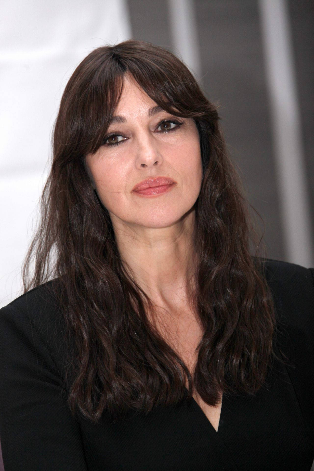 Monica Bellucci, long dark wavy hair, black top, Full HD Phone Wallpaper