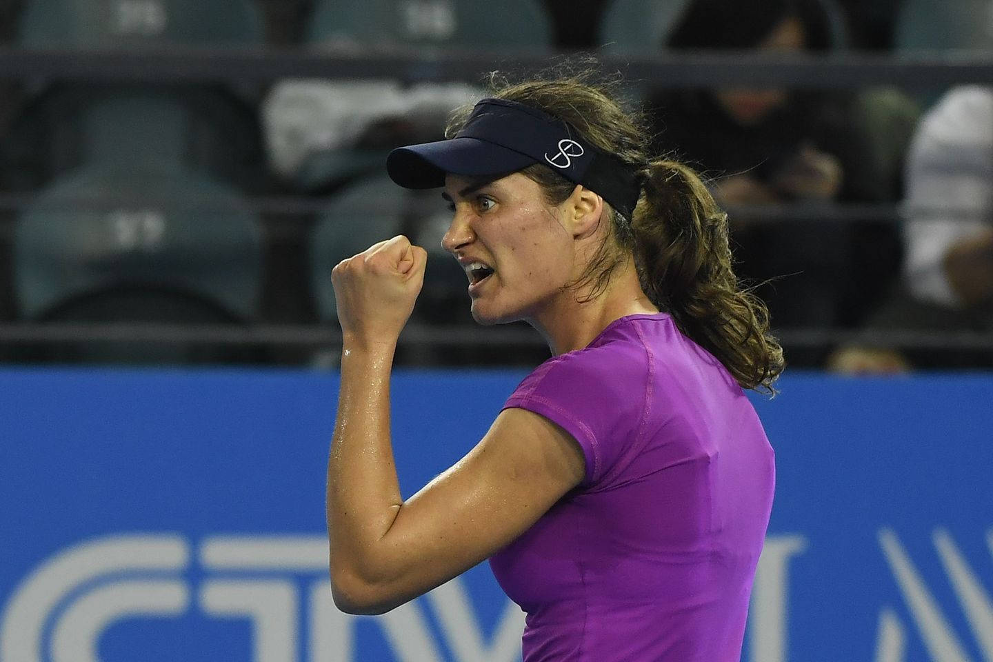 Monica Niculescu, purple shirt, clenched fist, HD Desktop Wallpaper