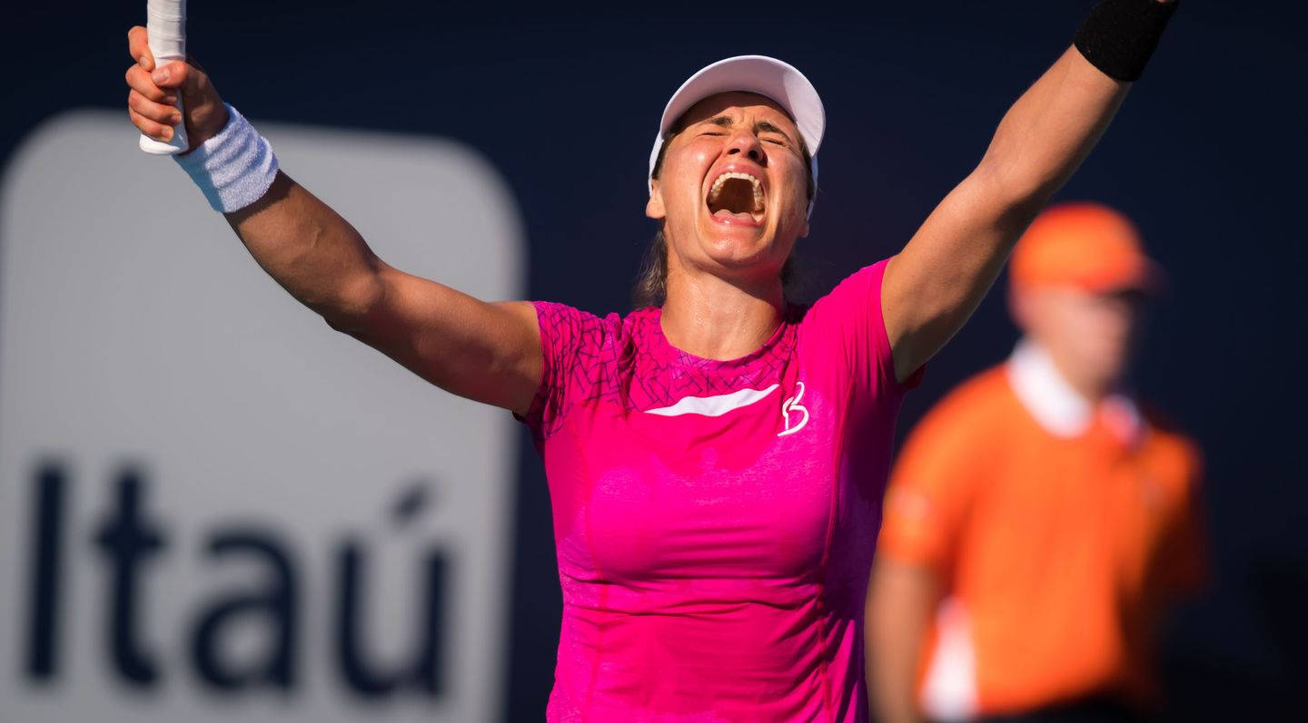 Monica Niculescu, bright pink shirt, dark blue background, HD Desktop Wallpaper