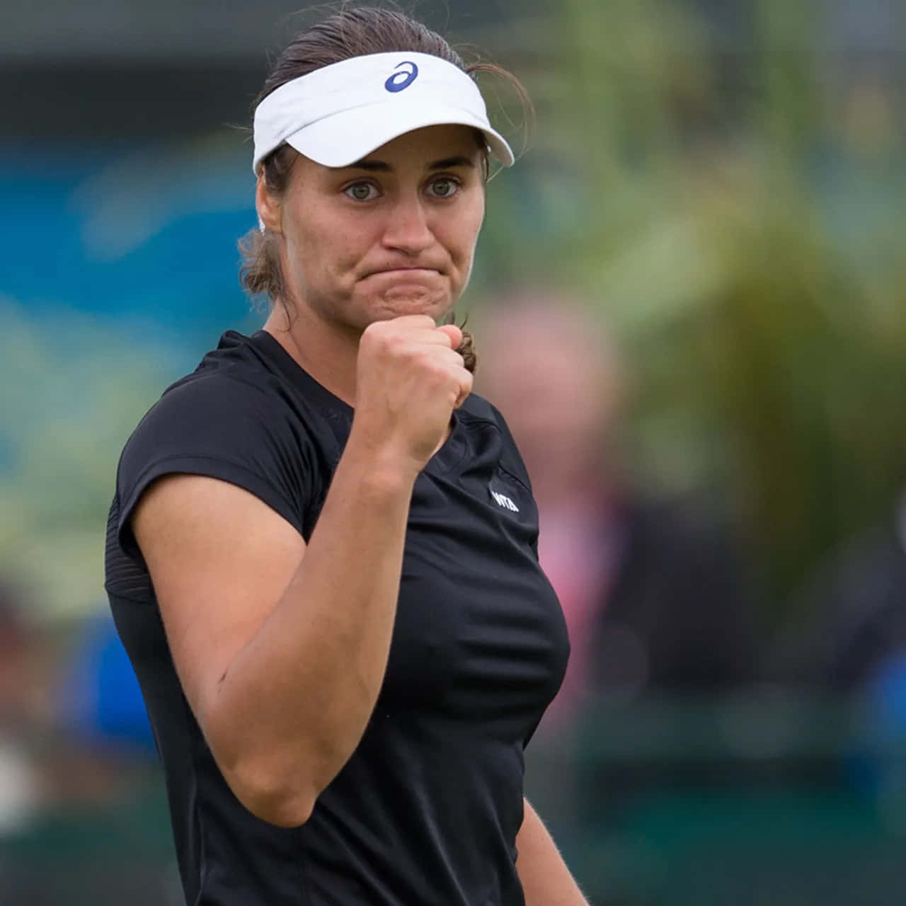 Monica Niculescu, tennis court, clenched fist, HD Desktop Wallpaper