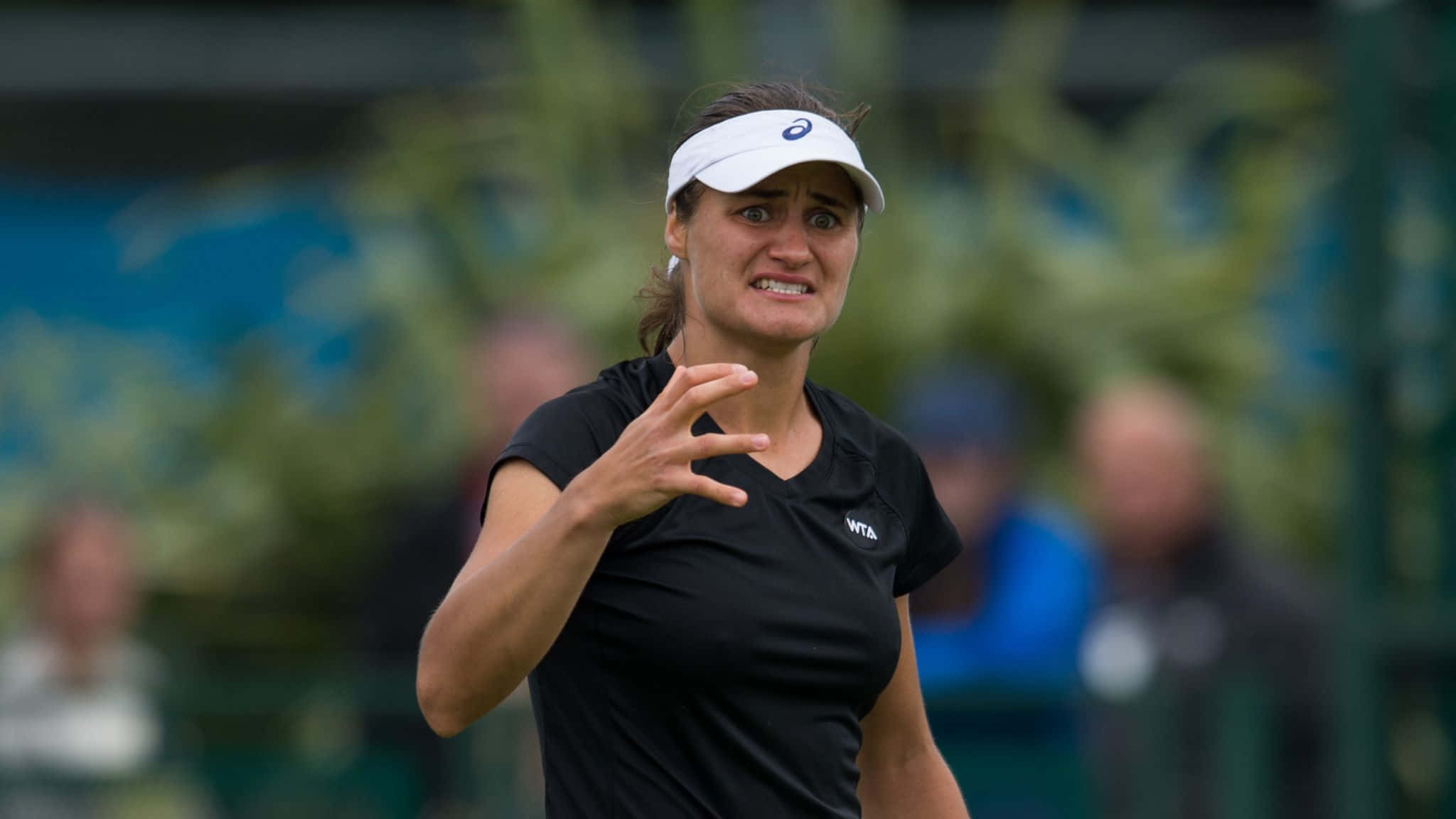 Monica Niculescu, black attire, white visor, Full HD Desktop Wallpaper
