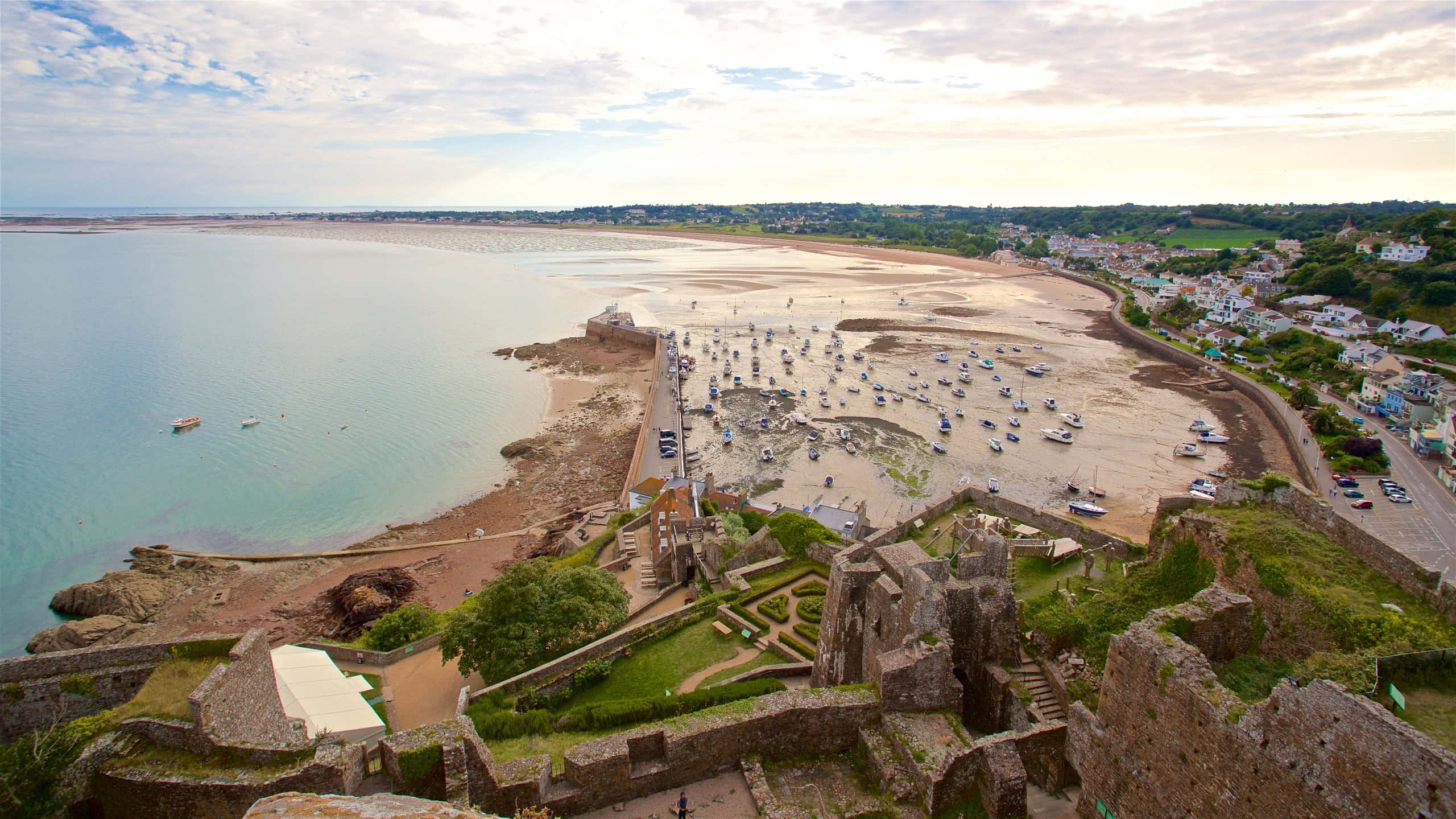 Mont Orgueil Castle, dusk, aerial view, 2K Desktop Wallpaper