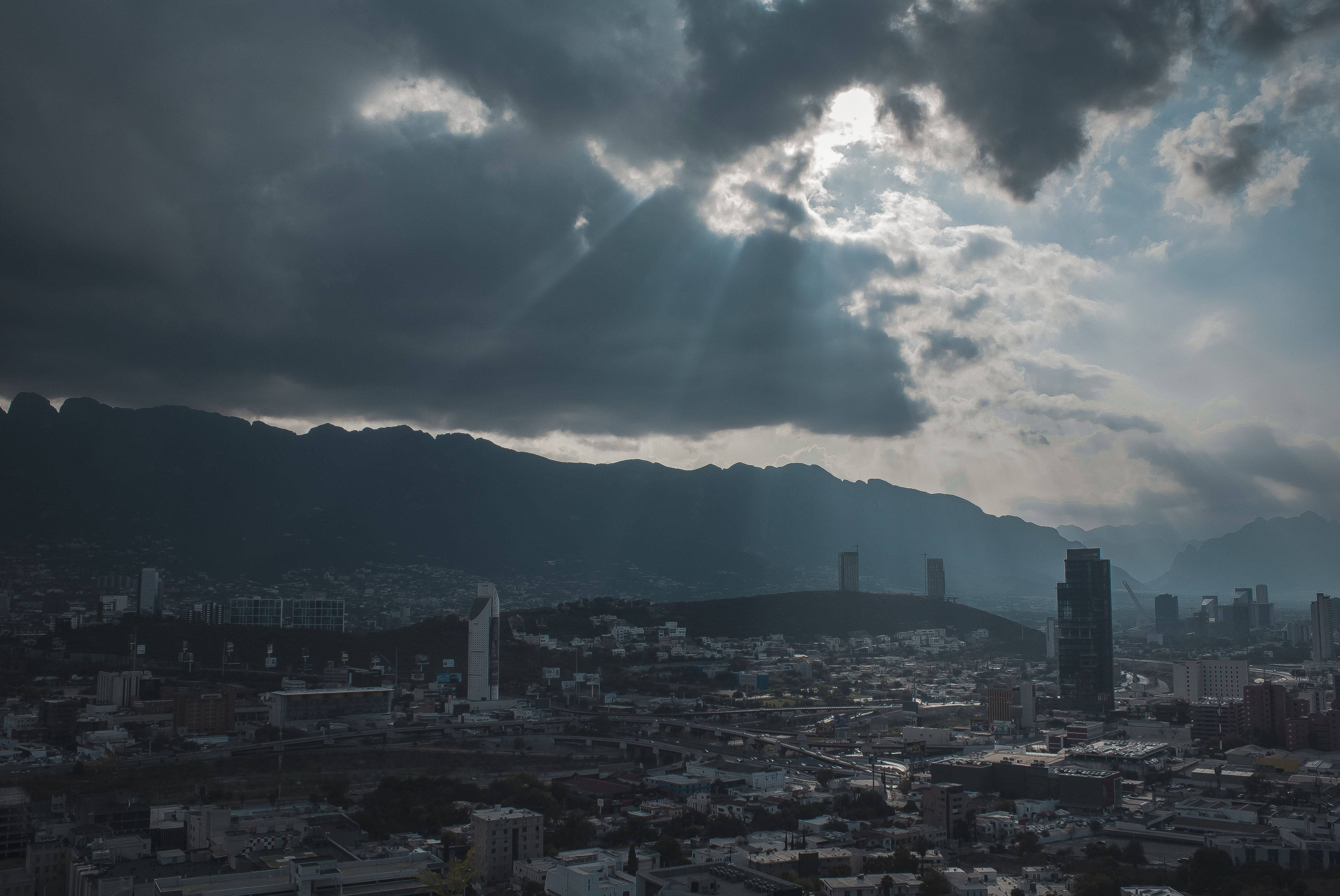 Monterrey, cloudy sky, sunbeams, 4K Desktop Wallpaper