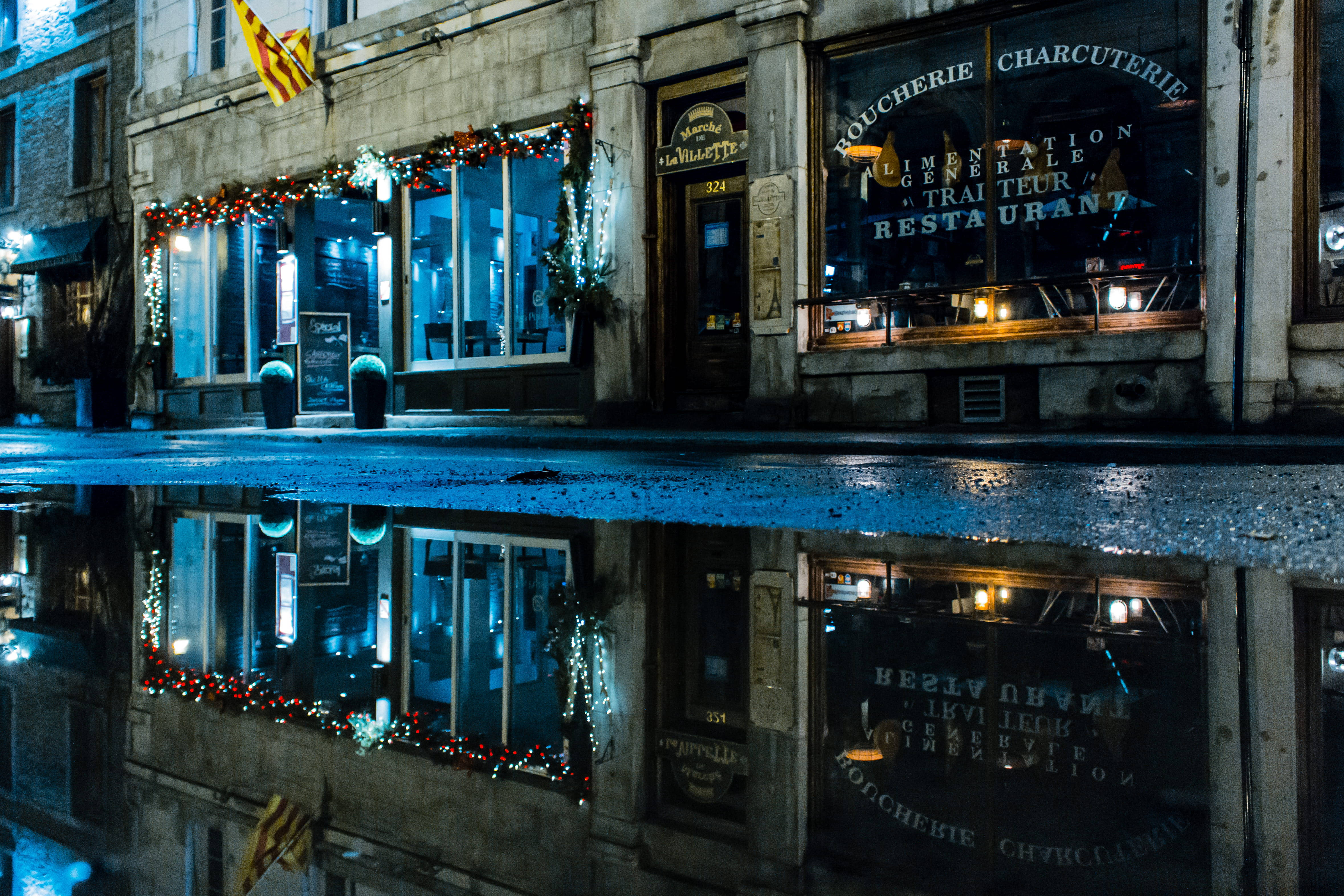 Montreal, wet pavement, rainy night, 4K Desktop Wallpaper