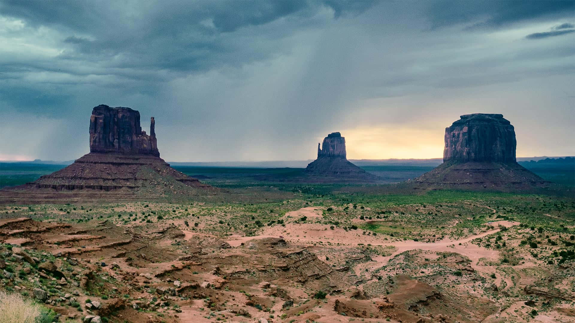 Monument Valley Navajo Tribal Park, red sandstone buttes, vast desert, Full HD Desktop Wallpaper