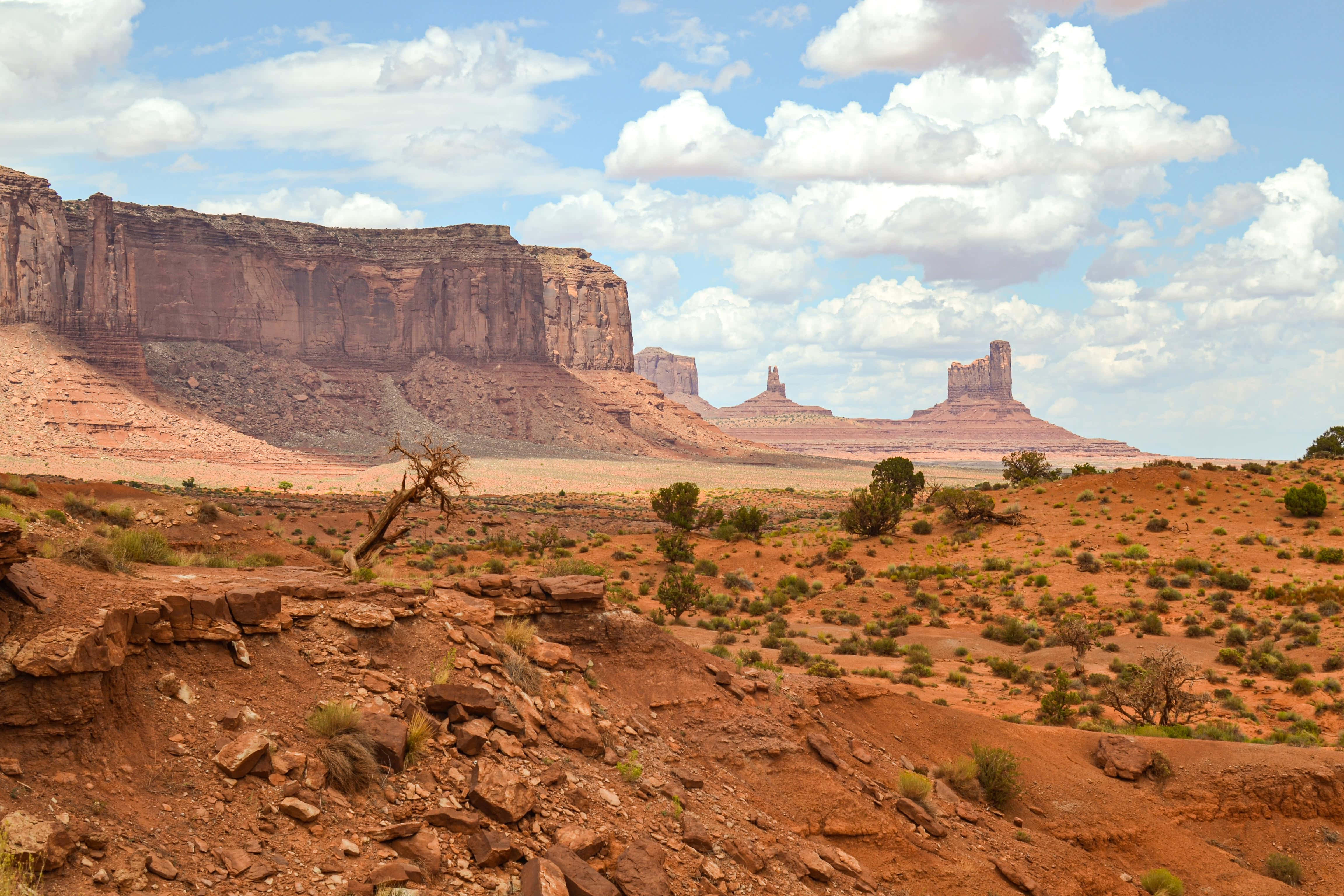 Monument Valley Navajo Tribal Park, red desert landscape, towering sandstone buttes, 4K Desktop Wallpaper