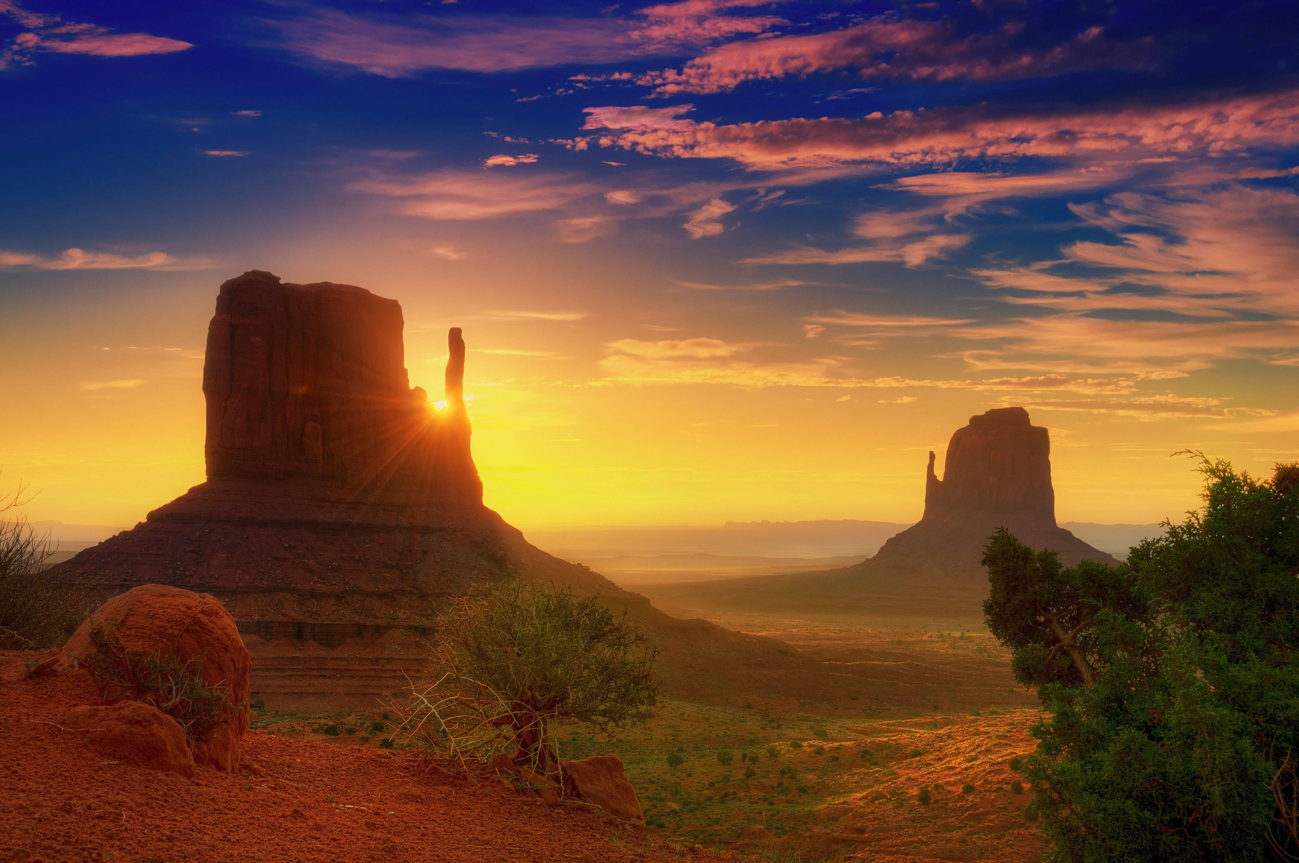 Monument Valley, sunrise, golden light, 4K Desktop Wallpaper