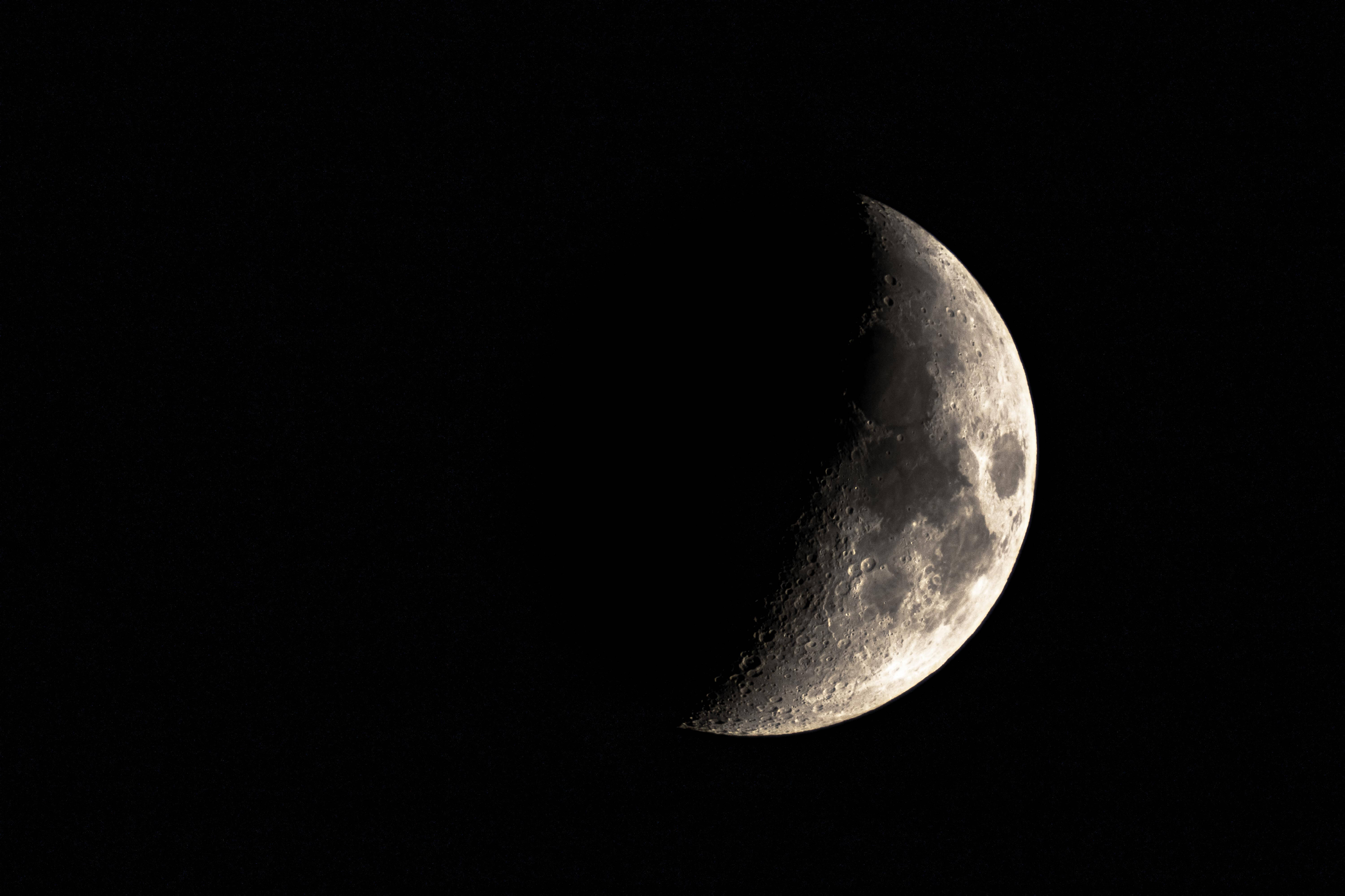 crater of aesthetic moon crescent, crescent moon, pitch-black sky, 5K Desktop Wallpaper