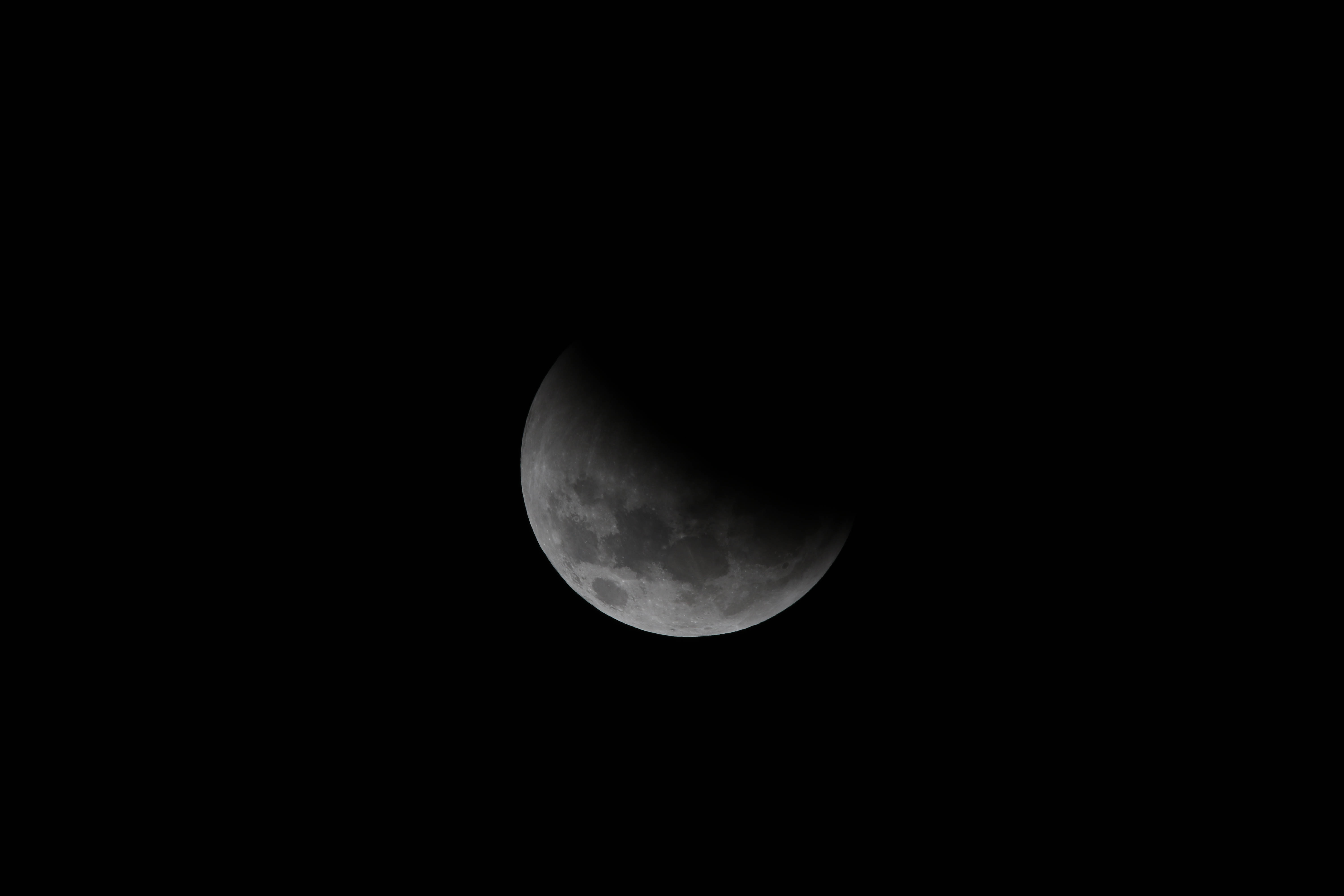 crescent moon, Earth's shadow, pitch black night sky, 5K Desktop Wallpaper