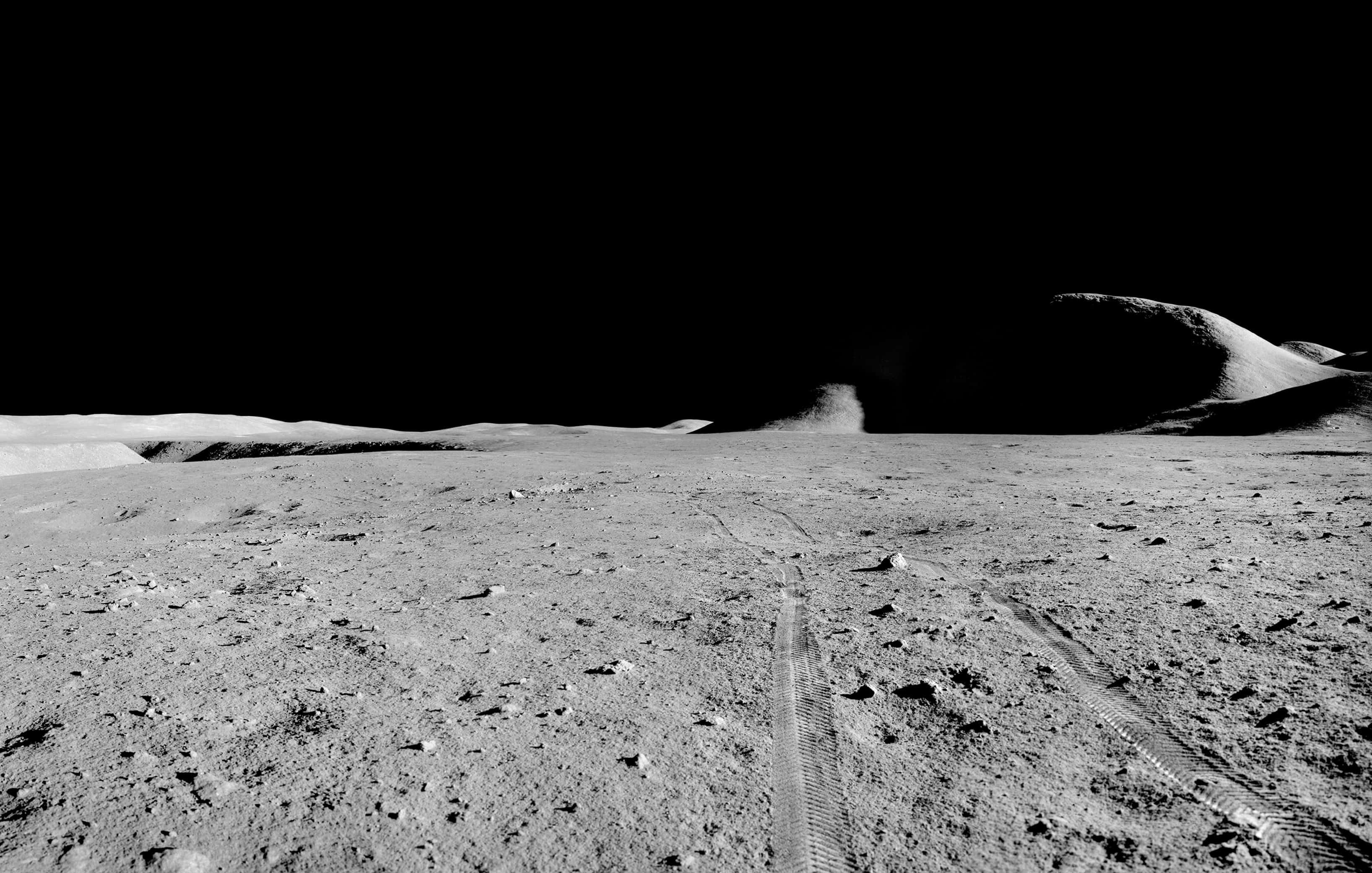lunar surface expanse, black and white, tire tracks, 2K Desktop Wallpaper