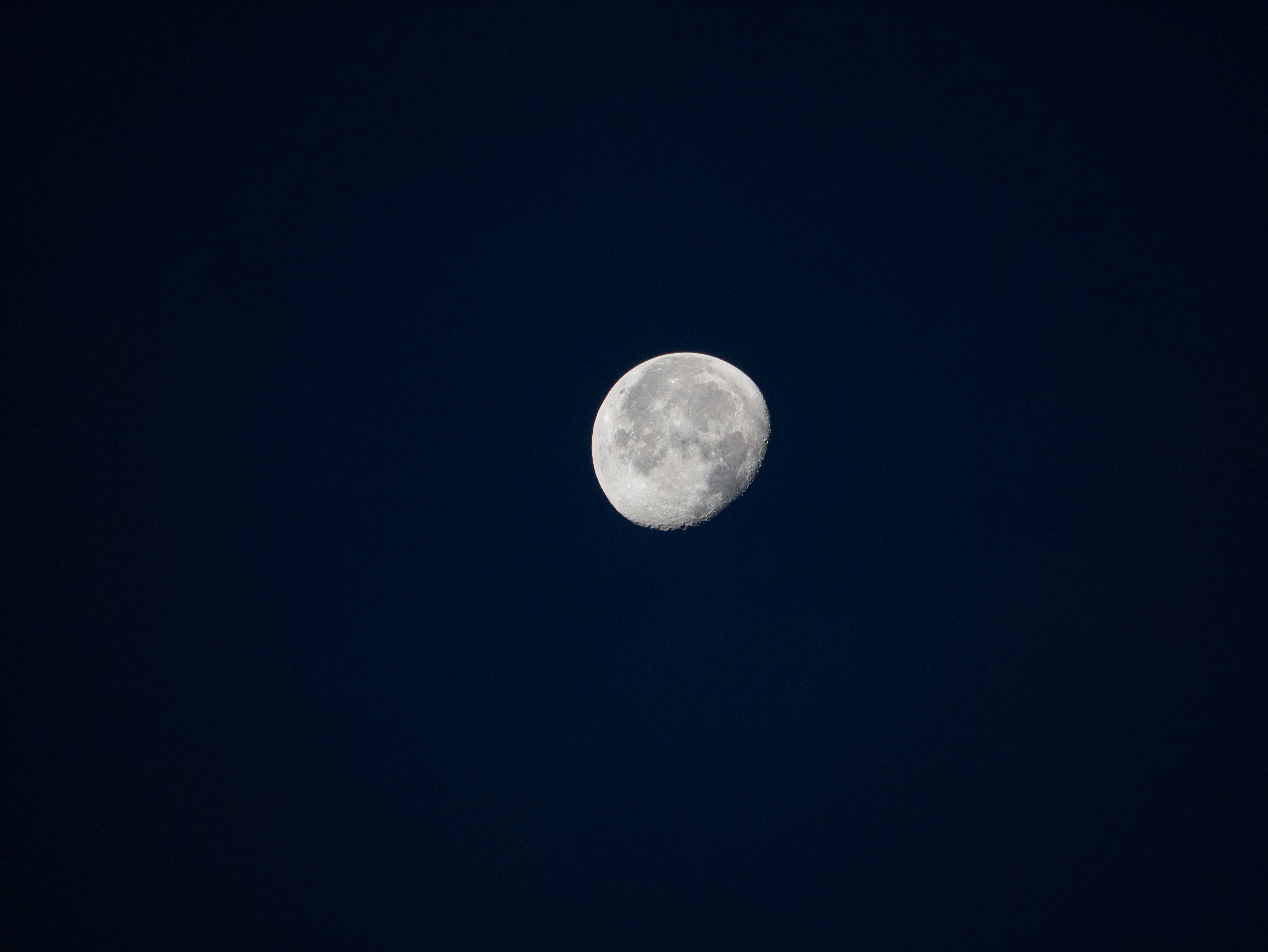 crescent moon, deep indigo night sky, 4K, 4K Desktop Wallpaper