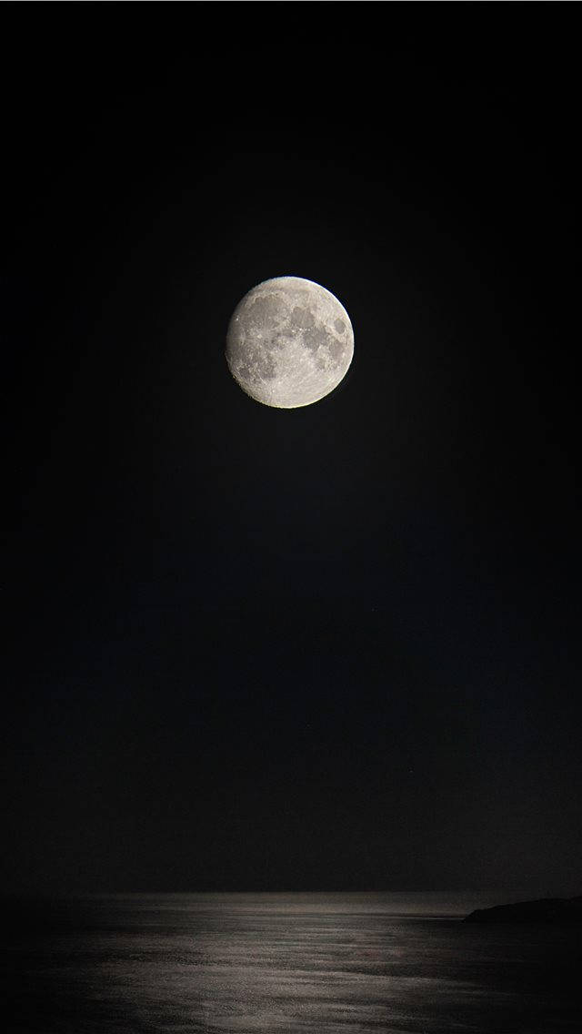 full moon, ocean, deep black night sky, SD Phone Wallpaper