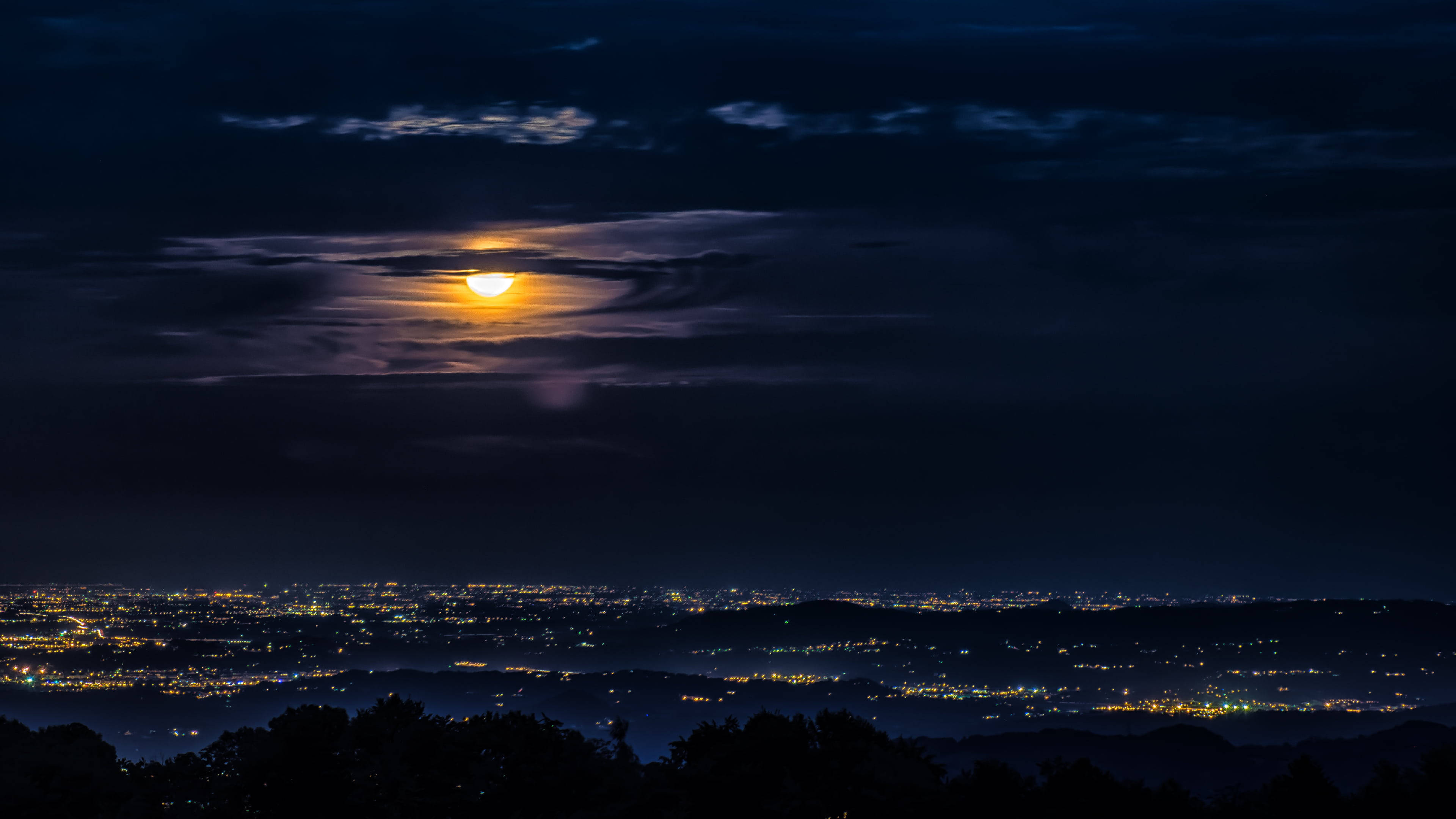City Under Clouds And Moonlight 4K, luminous full moon, dark clouds, 4K Desktop Wallpaper