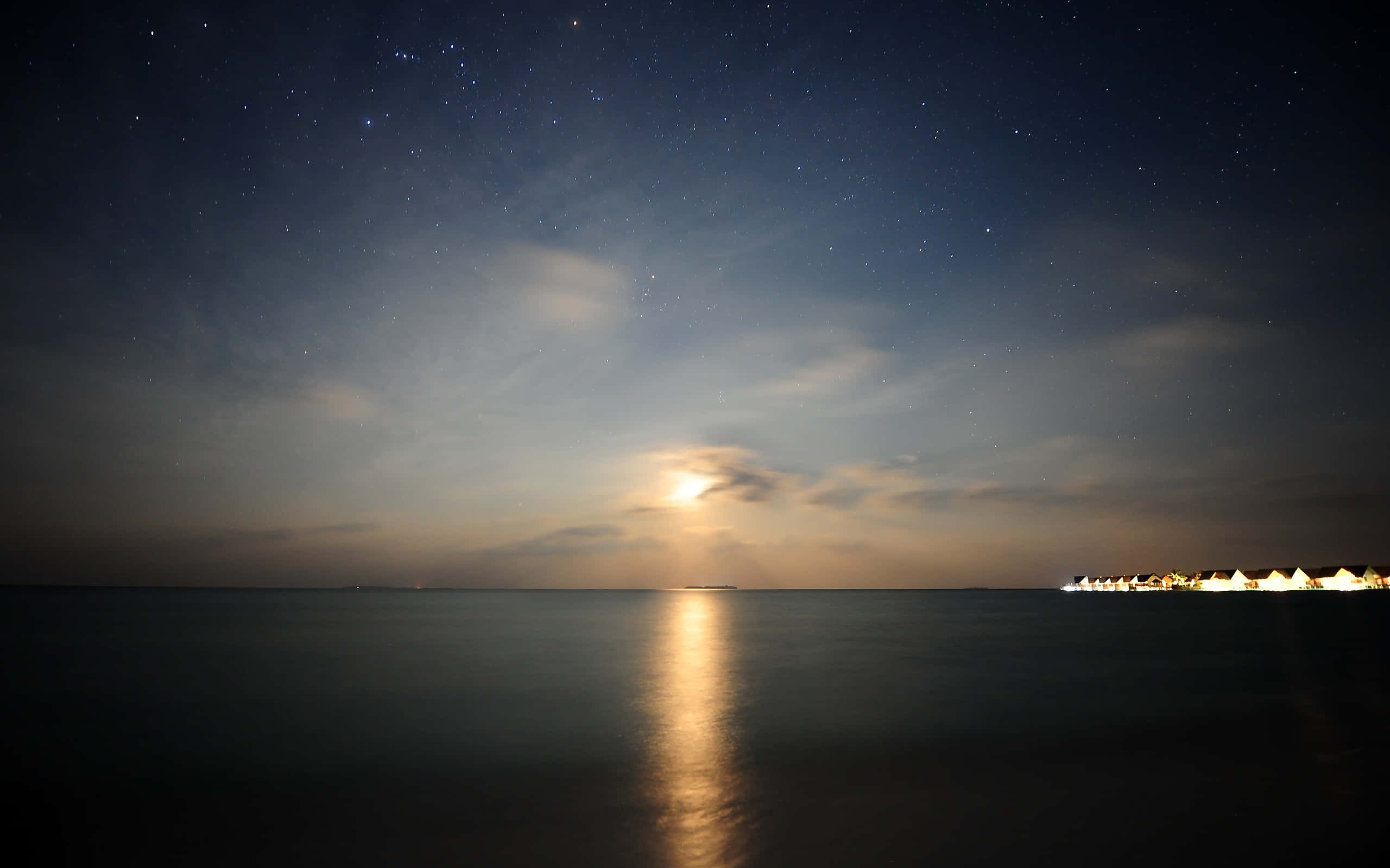 Moonset, blue night sky, golden path, 2K Desktop Wallpaper