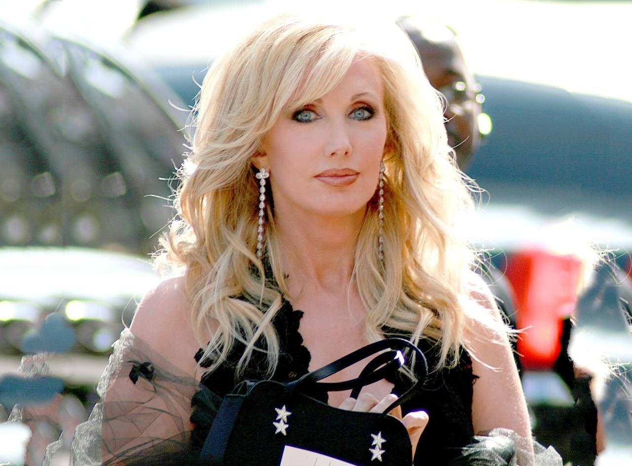 Morgan Fairchild, 34th Annual Daytime Emmy Awards, black star-adorned purse, HD Desktop Wallpaper