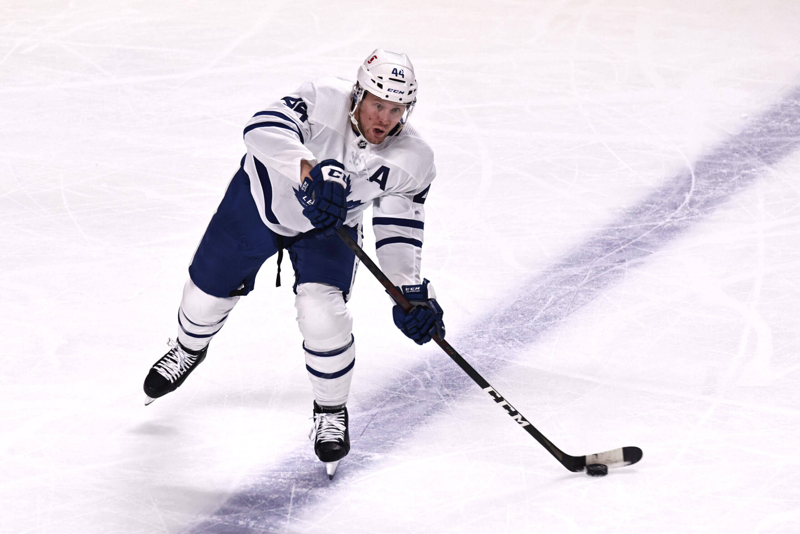 Morgan Rielly, white and blue uniform, ice, 2K Desktop Wallpaper