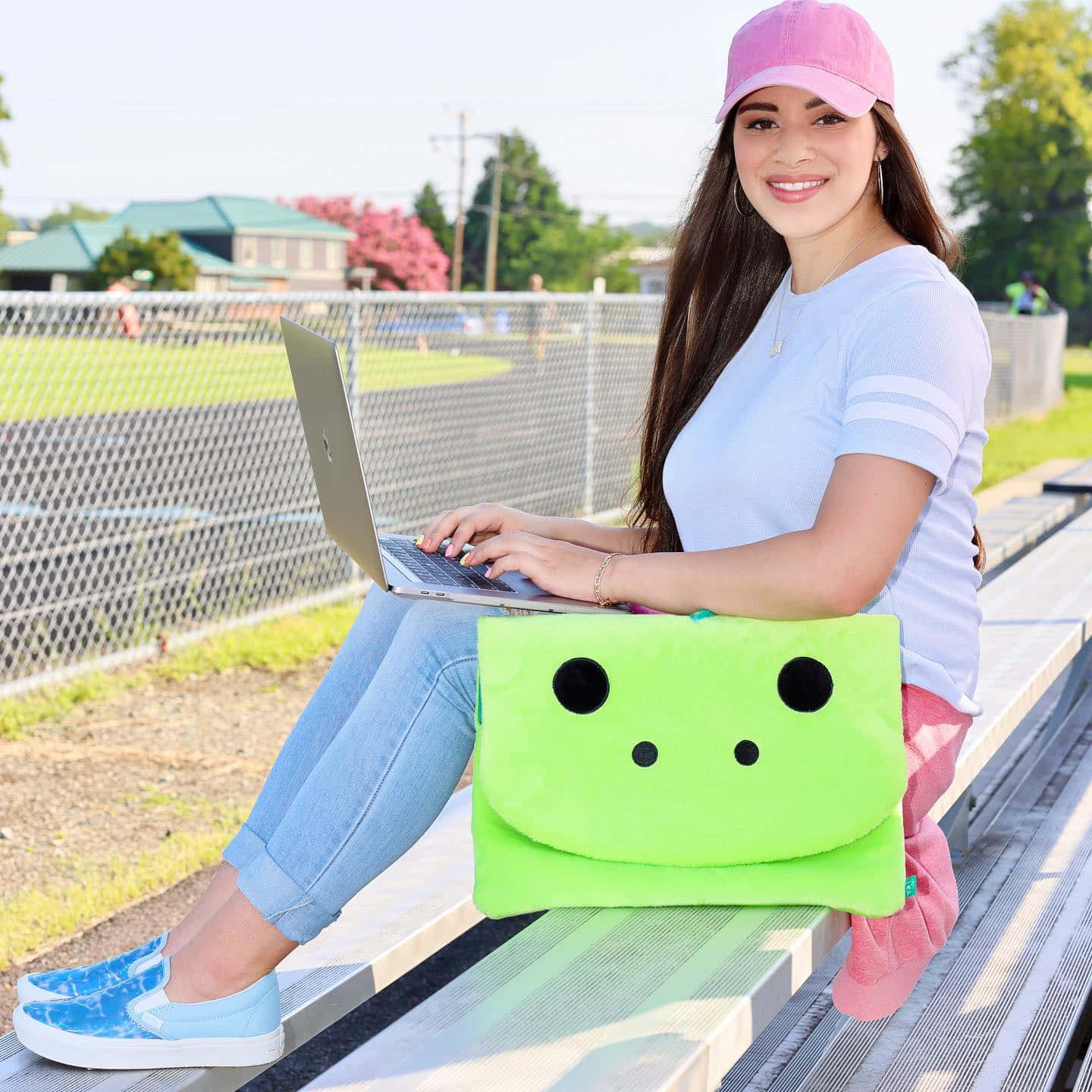 Moriah Elizabeth, pink cap, bleachers, HD Desktop Wallpaper