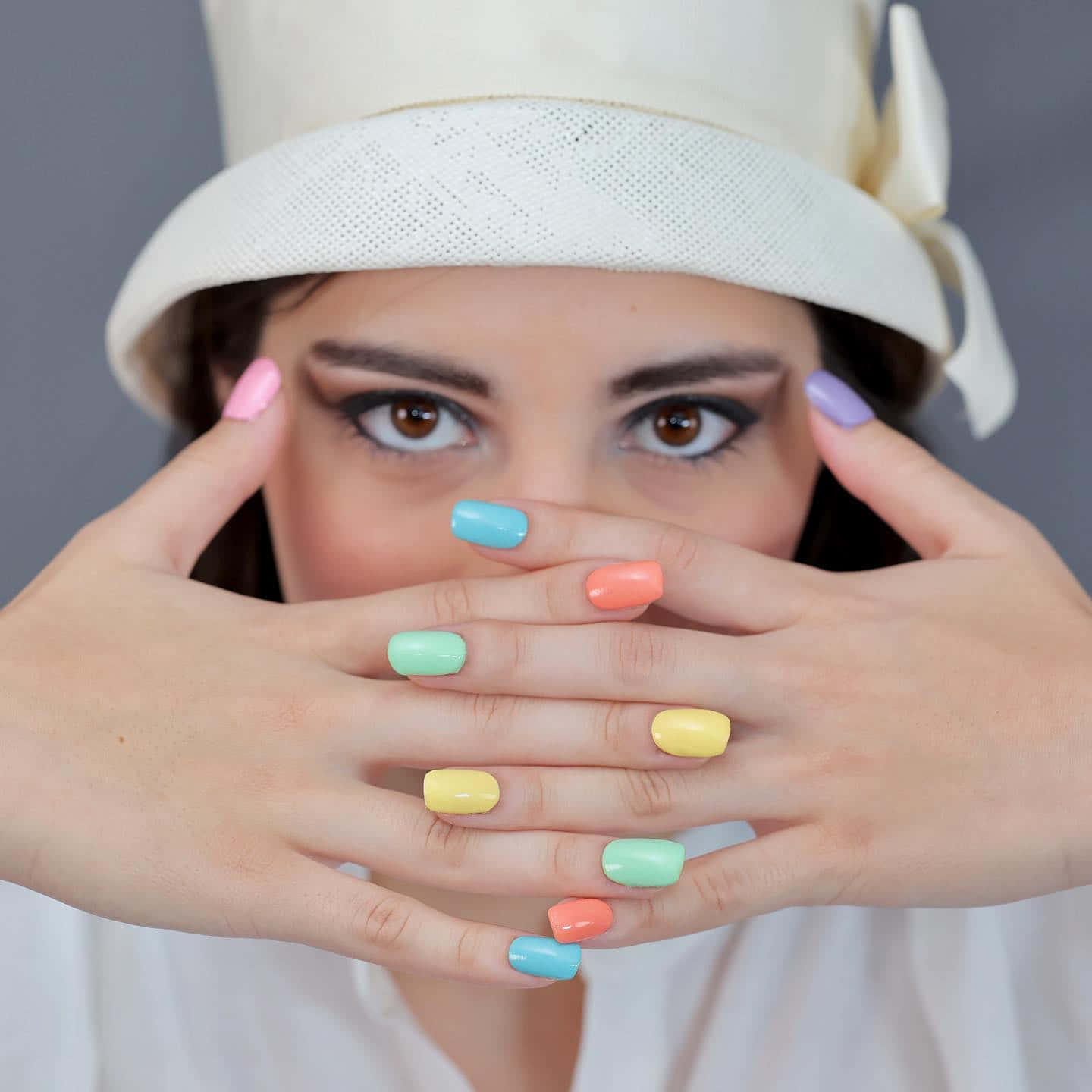 Moriah Elizabeth, white hat, pastel rainbow nails, HD Desktop Wallpaper