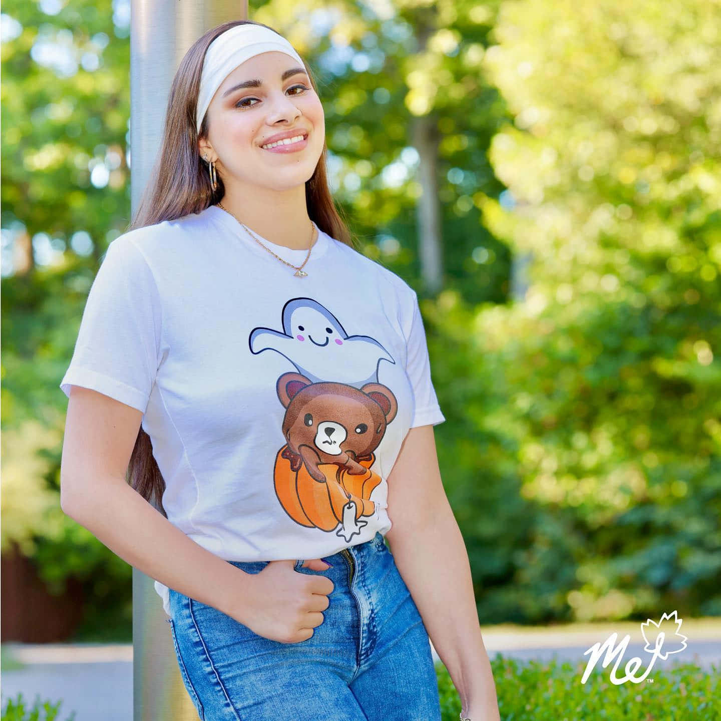 Moriah Elizabeth, white t-shirt, cute cartoon bear, HD Desktop Wallpaper