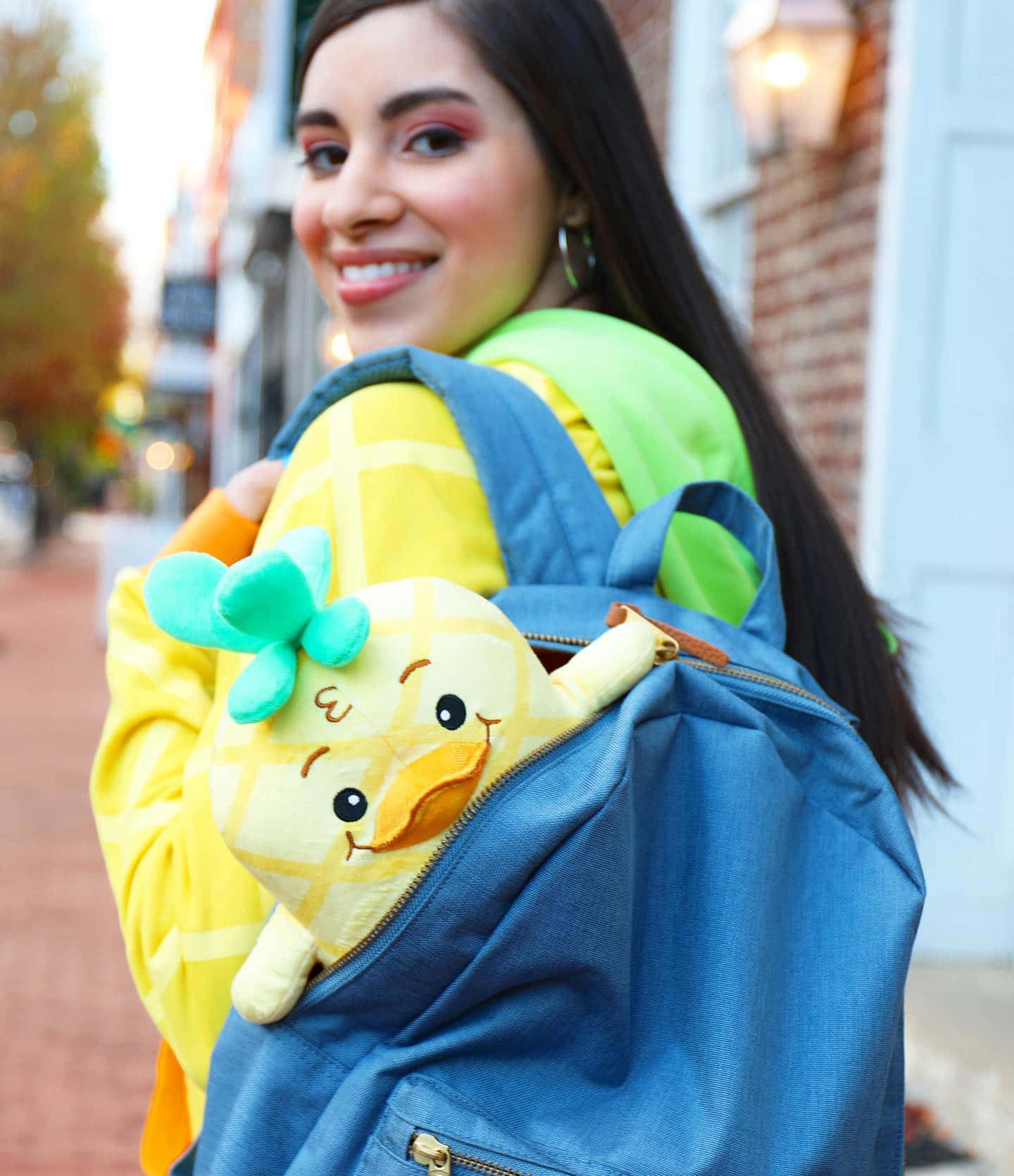 Moriah Elizabeth, blue backpack, bright yellow hoodie, HD Phone Wallpaper