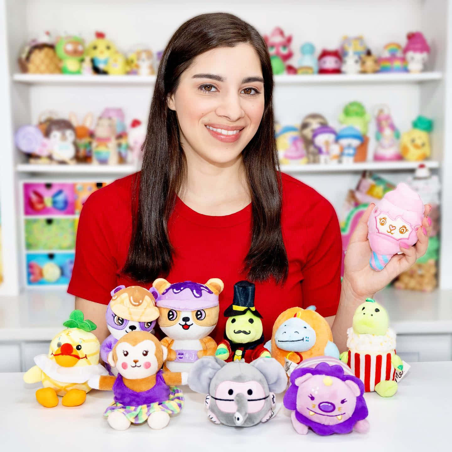Moriah Elizabeth, red shirt, pink plush toy, HD Desktop Wallpaper