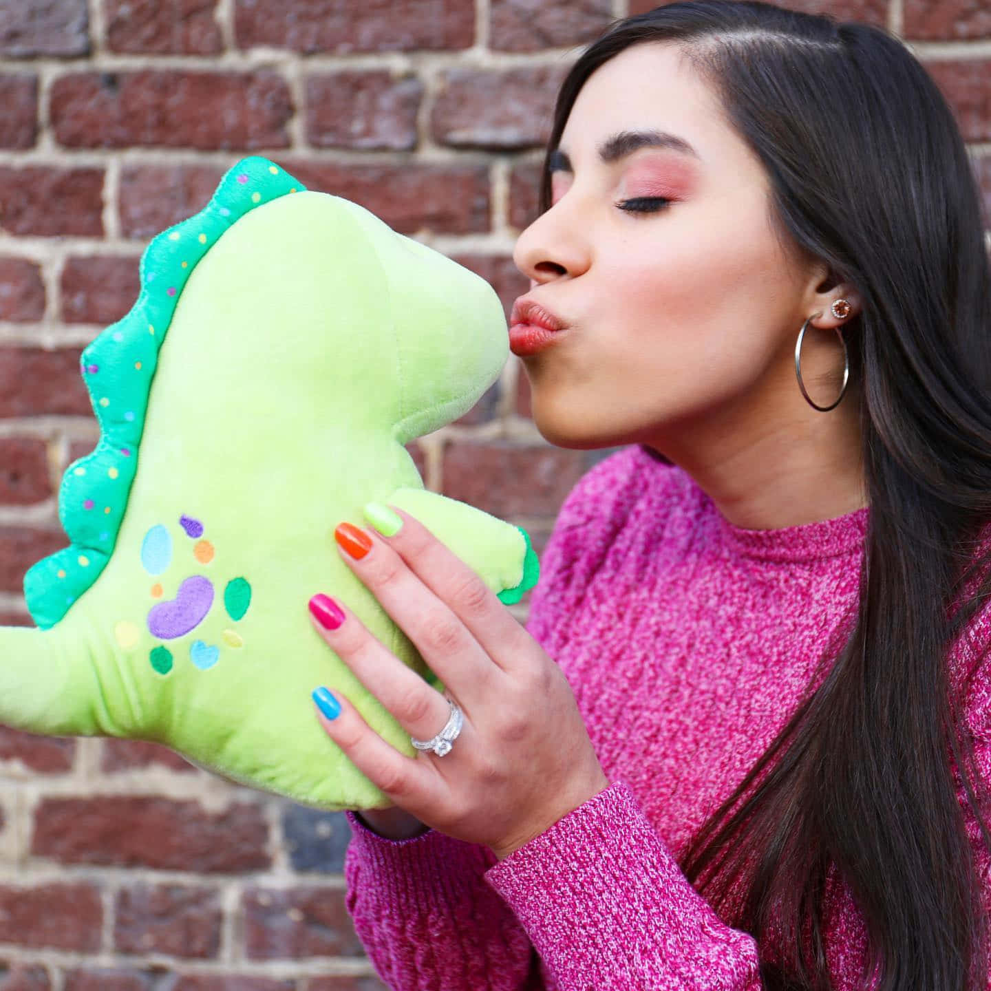 Moriah Elizabeth, pink sweater, colorful green dinosaur plush toy, HD Desktop Wallpaper