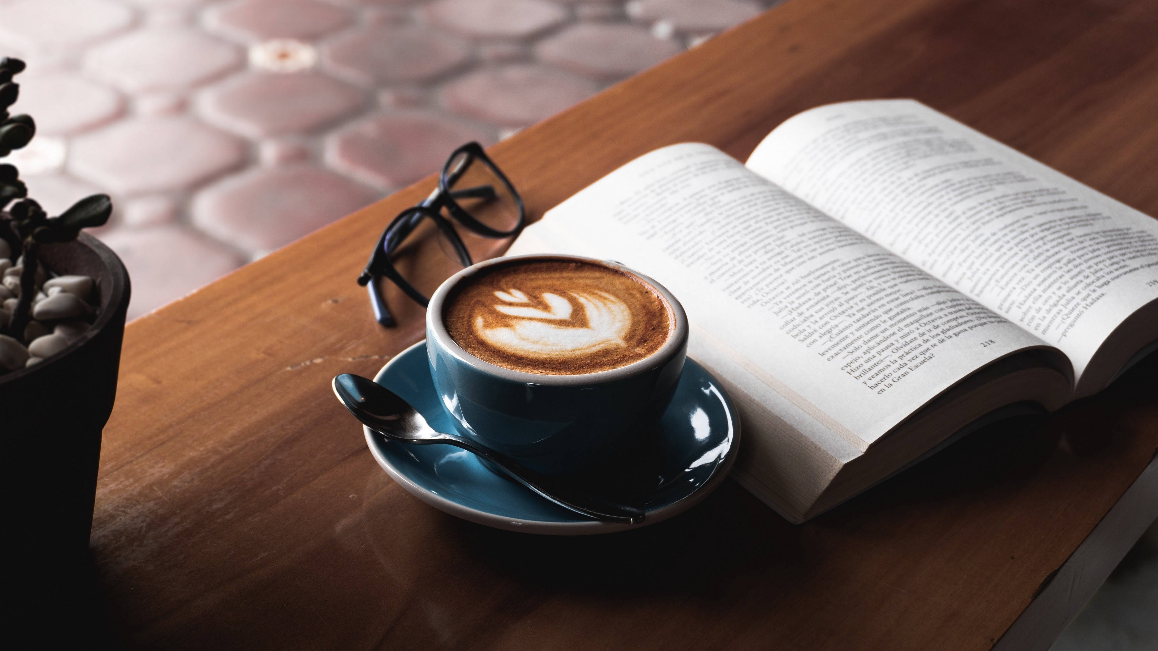 coffee latte art, morning glory, wooden table, 4K Desktop Wallpaper