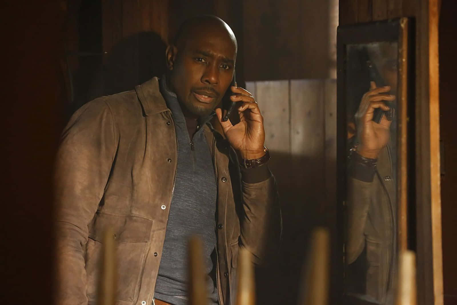 Morris Chestnut, brown suede jacket, dim wooden room, HD Desktop Wallpaper
