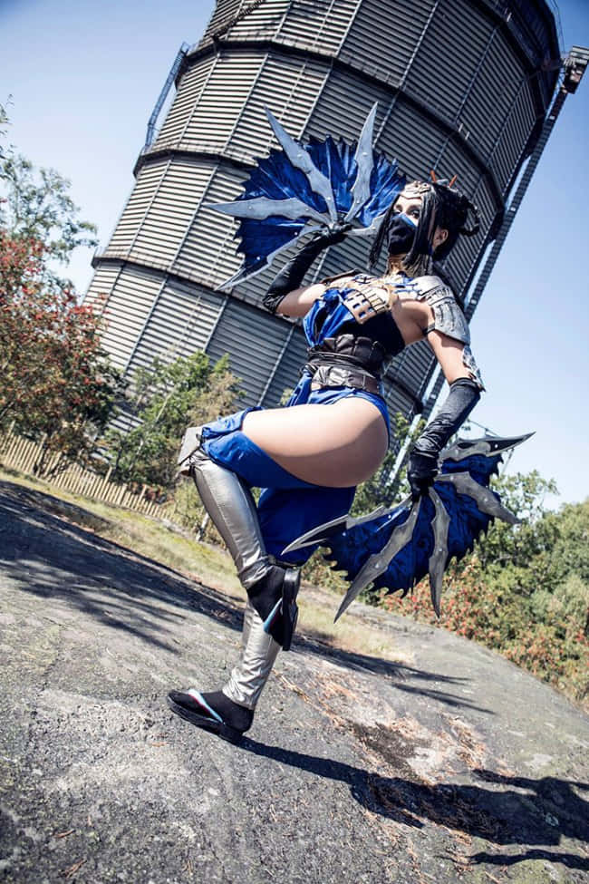 Mortal Kombat Kitana, blue and silver costume, winged gauntlets, SD Phone Wallpaper