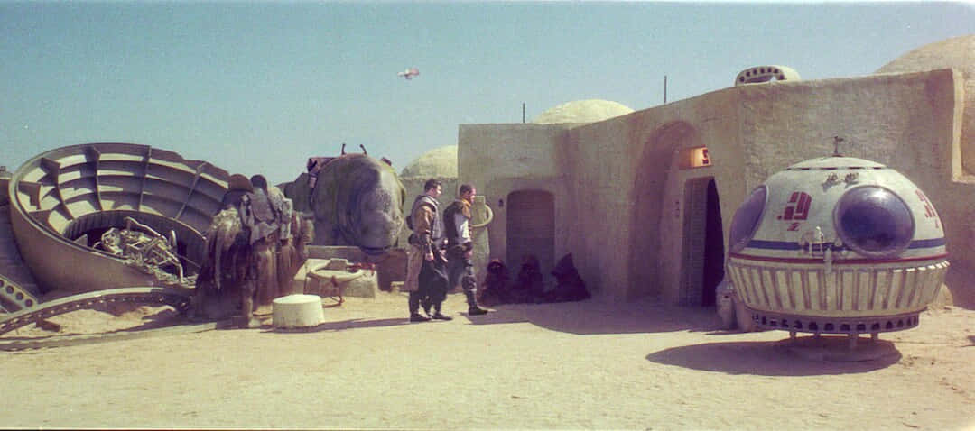 Mos Eisley, desert dwelling, wrecked spaceship, SD Desktop Wallpaper