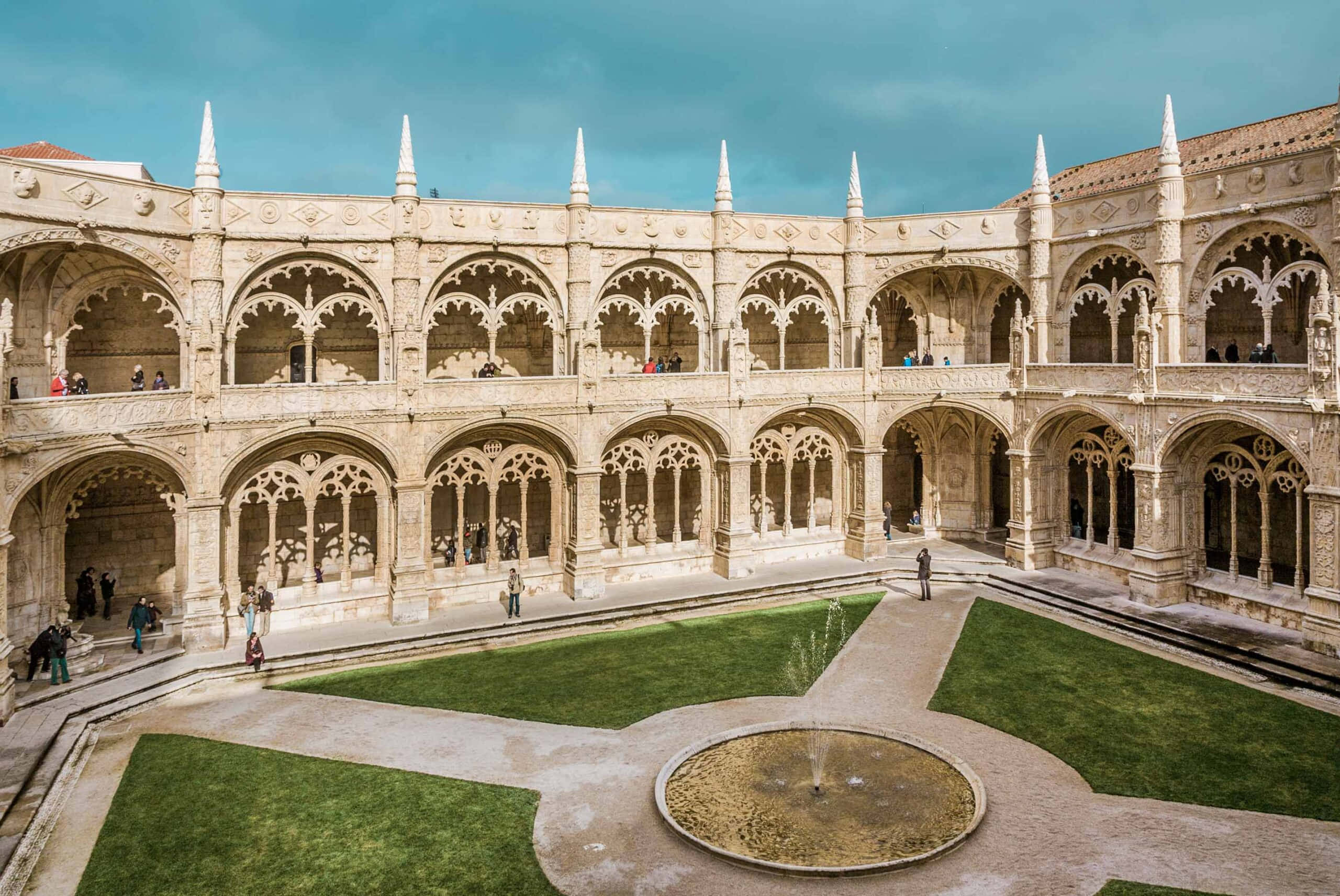 Mosteiro dos Jeronimos, inner courtyard, Gothic arches, 2K Desktop Wallpaper