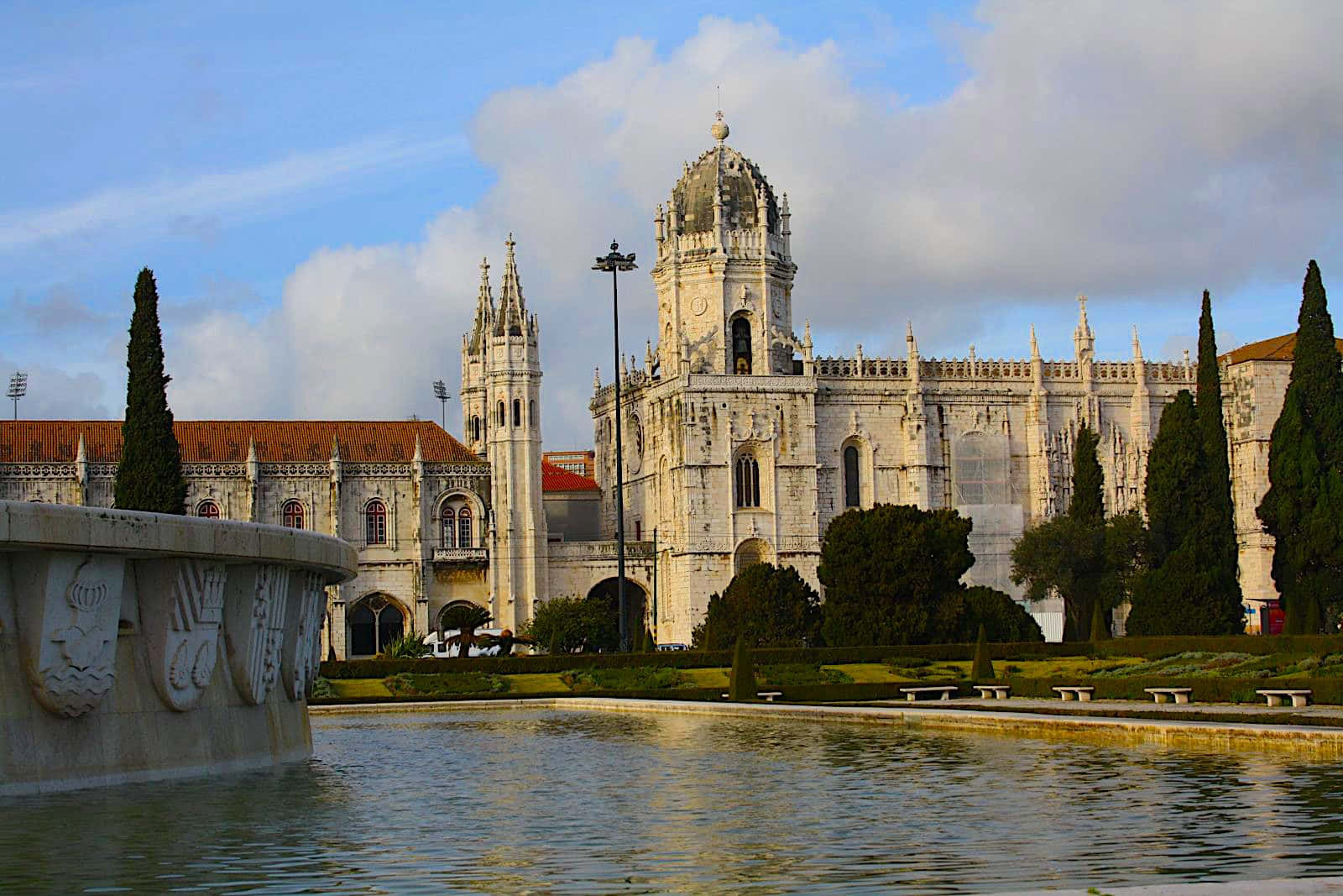 Mosteiro Dos Jeronimos, pond, manicured gardens, HD Desktop Wallpaper