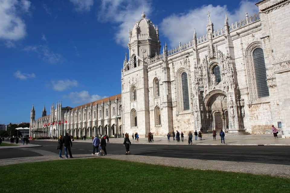 Mosteiro Dos Jeronimos, ornate stone cathedral, intricate carvings, SD Desktop Wallpaper