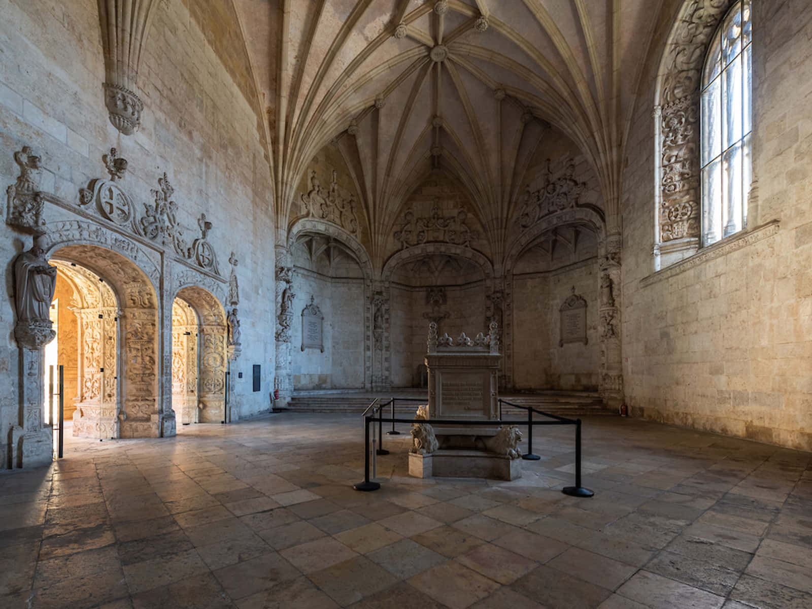 Mosteiro Dos Jeronimos, tomb, sunlight, HD Desktop Wallpaper