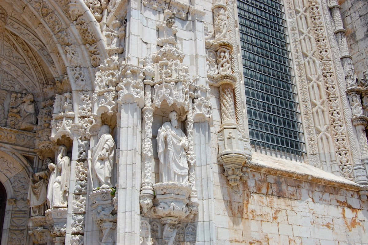 Mosteiro Dos Jeronimos, Gothic cathedral facade, intricate stone carvings, SD Desktop Wallpaper