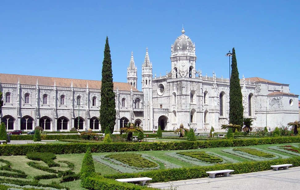 Mosteiro Dos Jeronimos, white stone, twin spires, SD Desktop Wallpaper